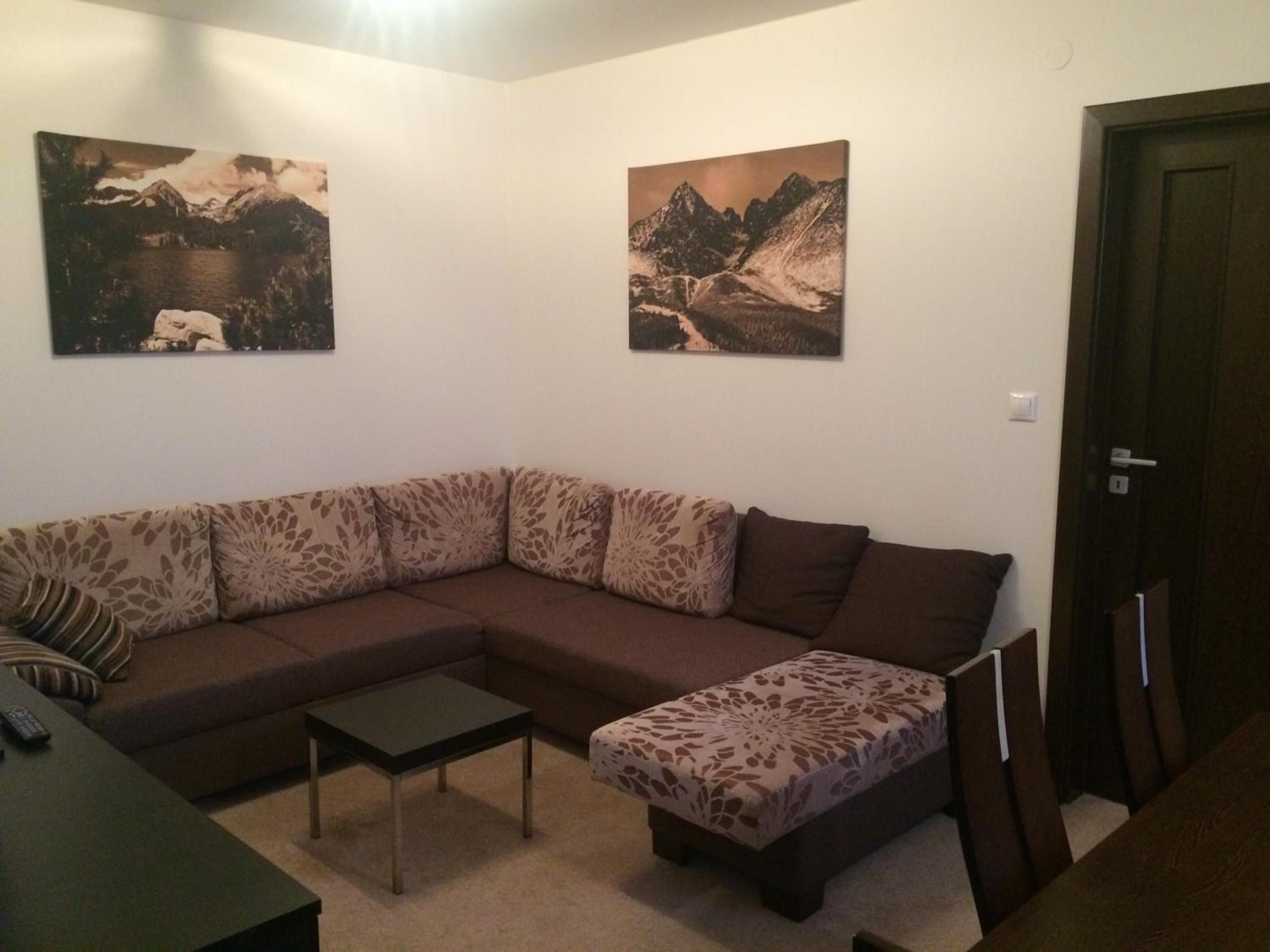 One-Bedroom Apartment - Photo 1