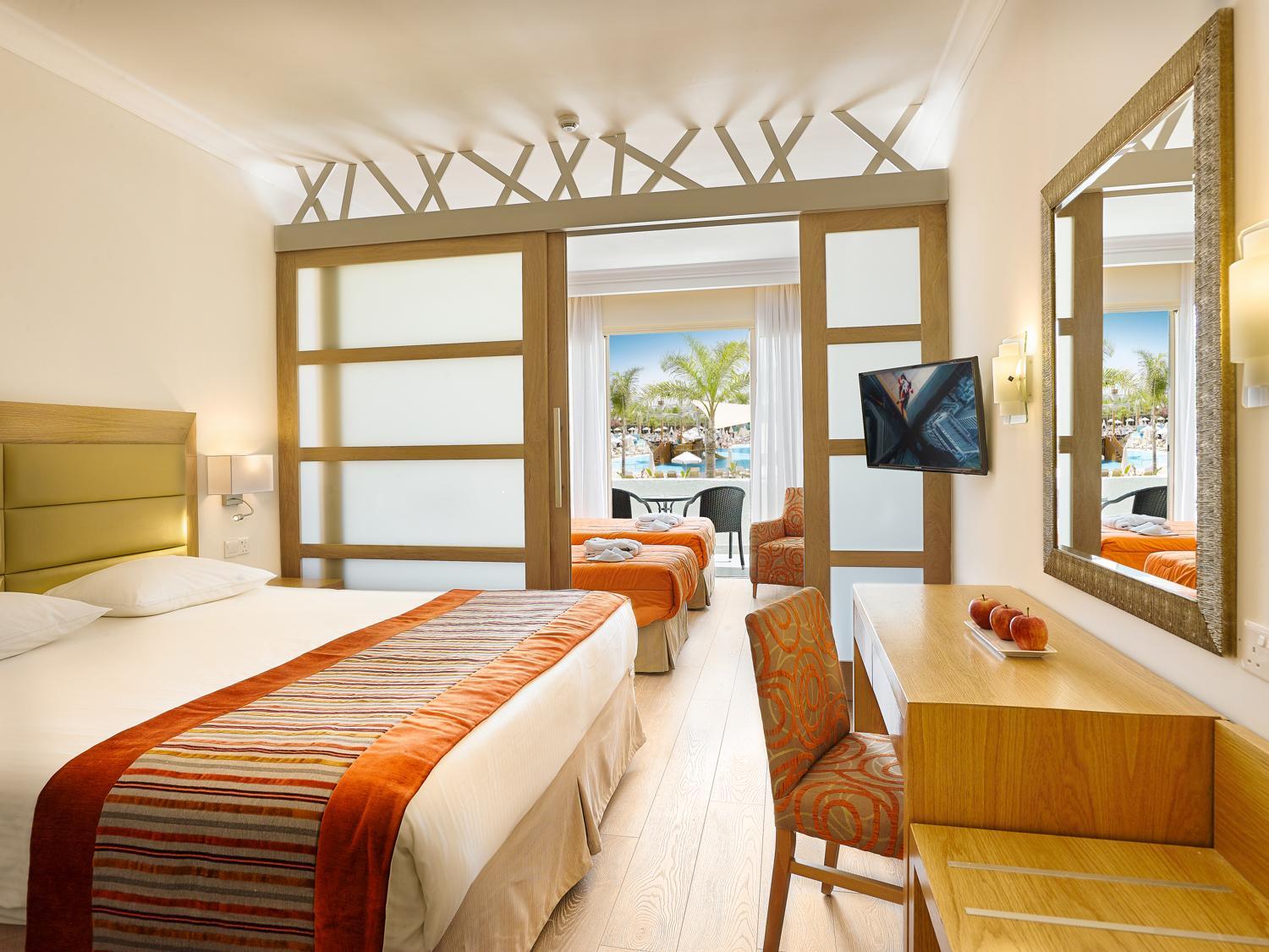  Family Junior Suite Pool & Garden View photo 2
