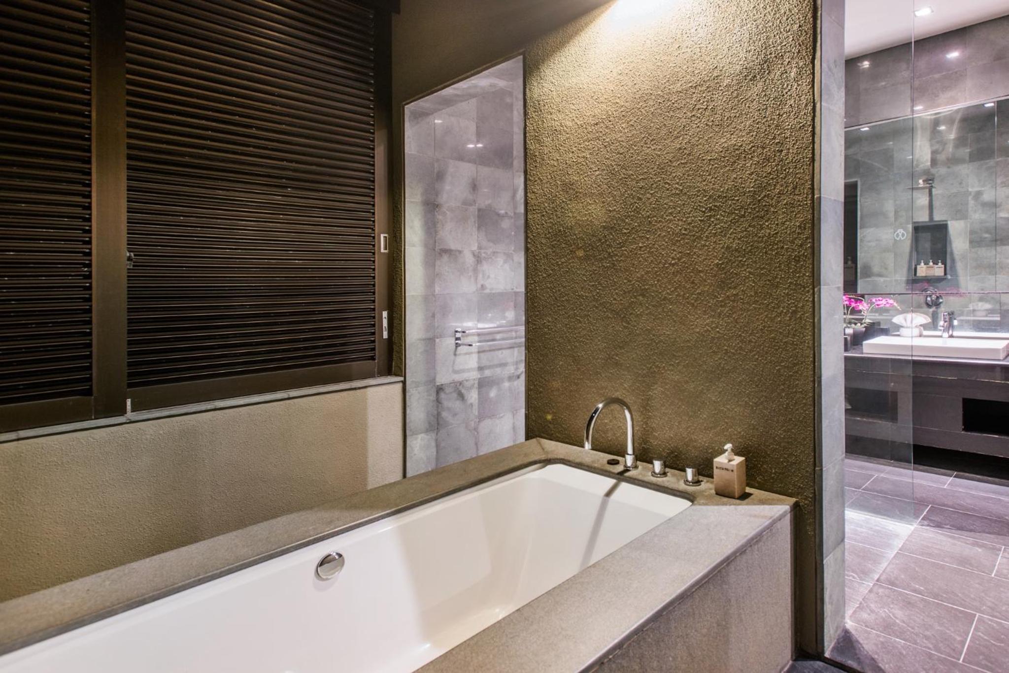 Rooftop Suite with Pool View photo 3