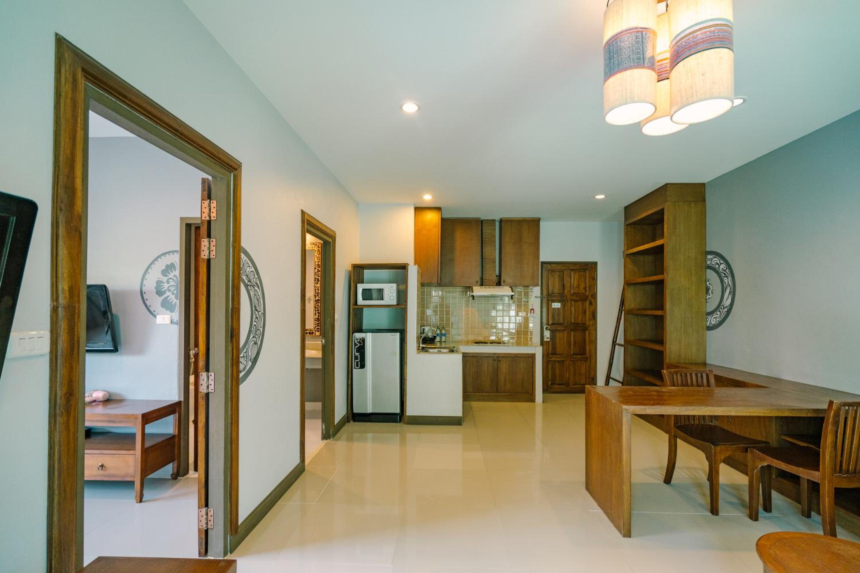 One Bedroom Grand Suite with Balcony - Photo 10