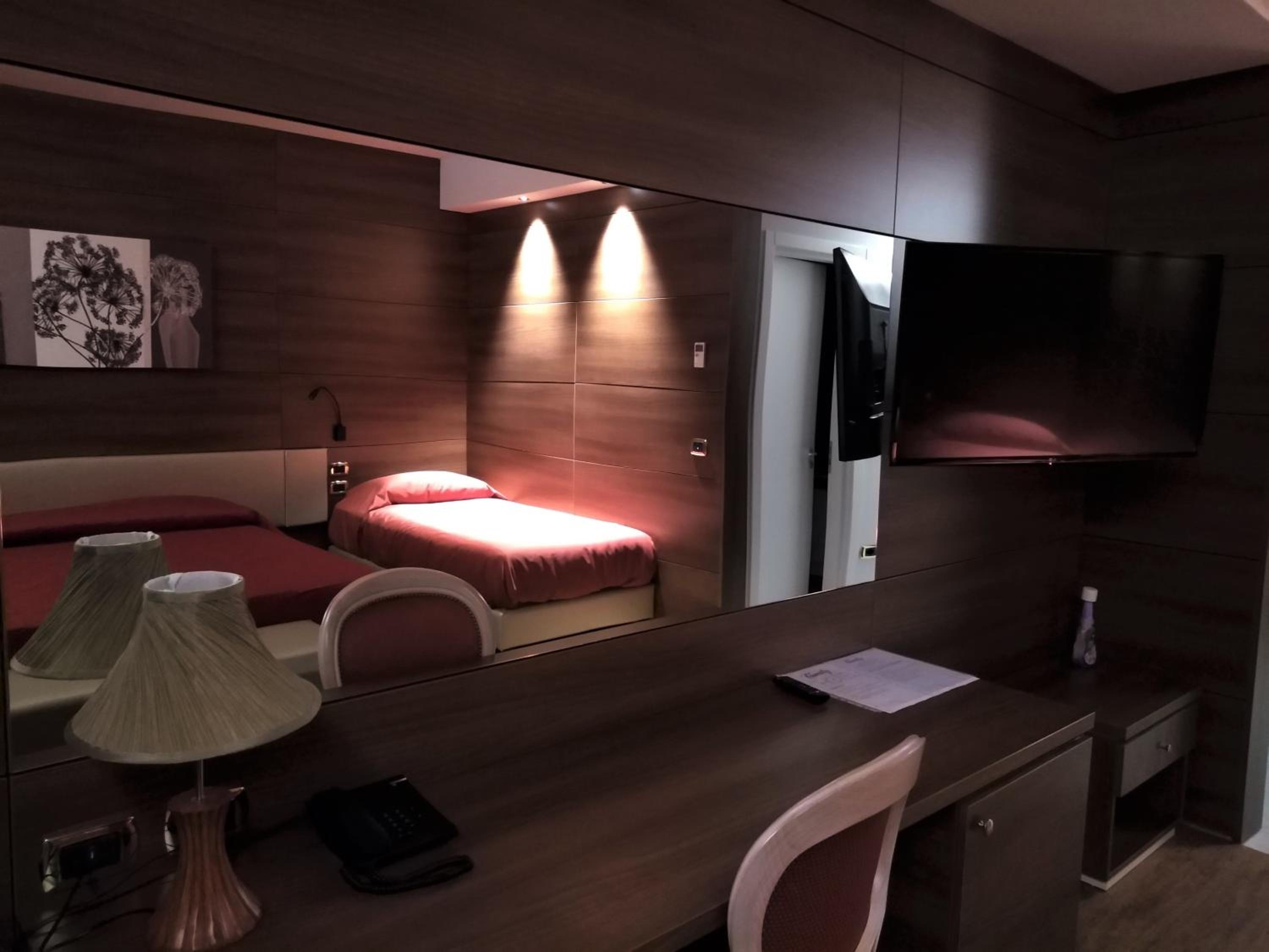 Triple Room with Private Bathroom photo 3