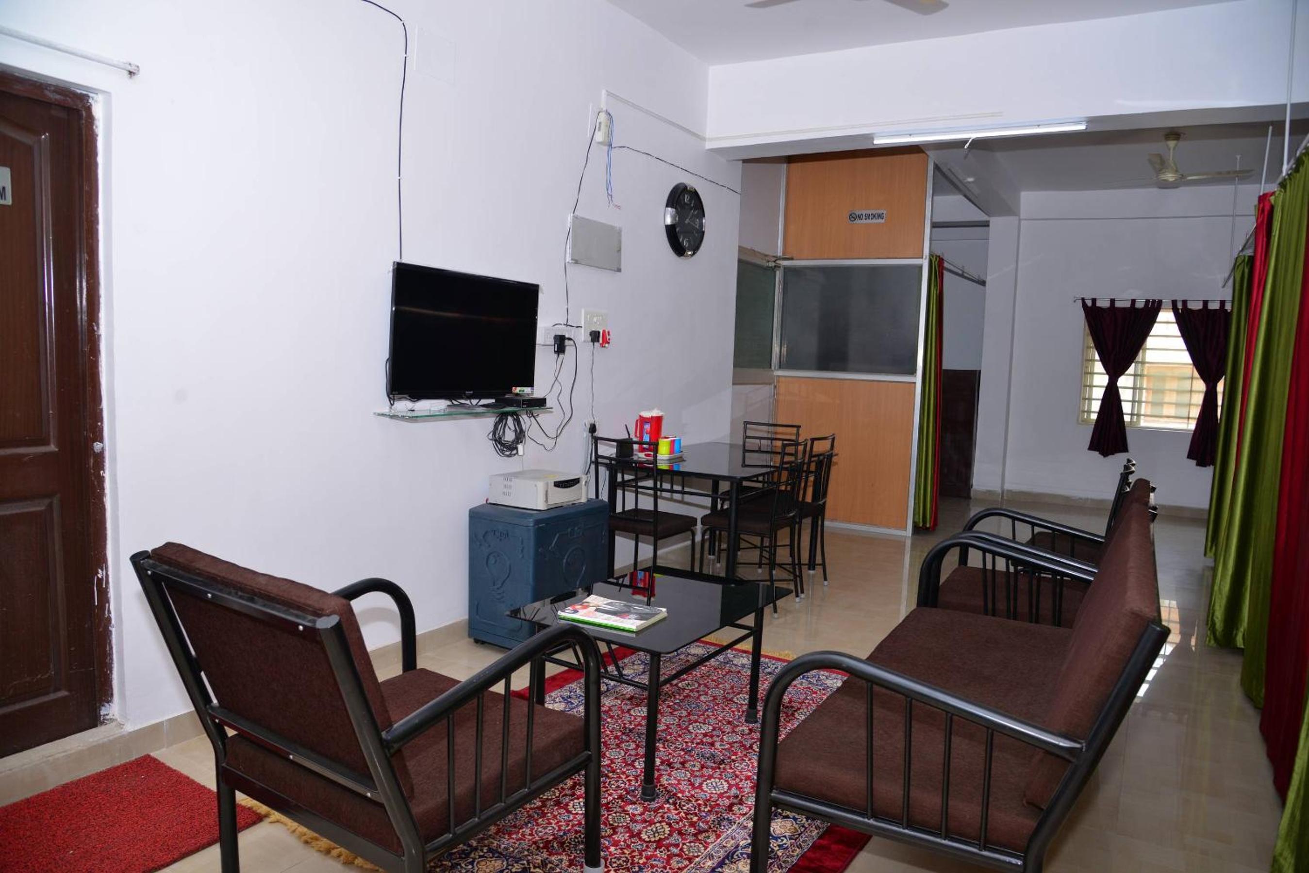 Single Bed in Male Dormitory Room with Shared Bathroom