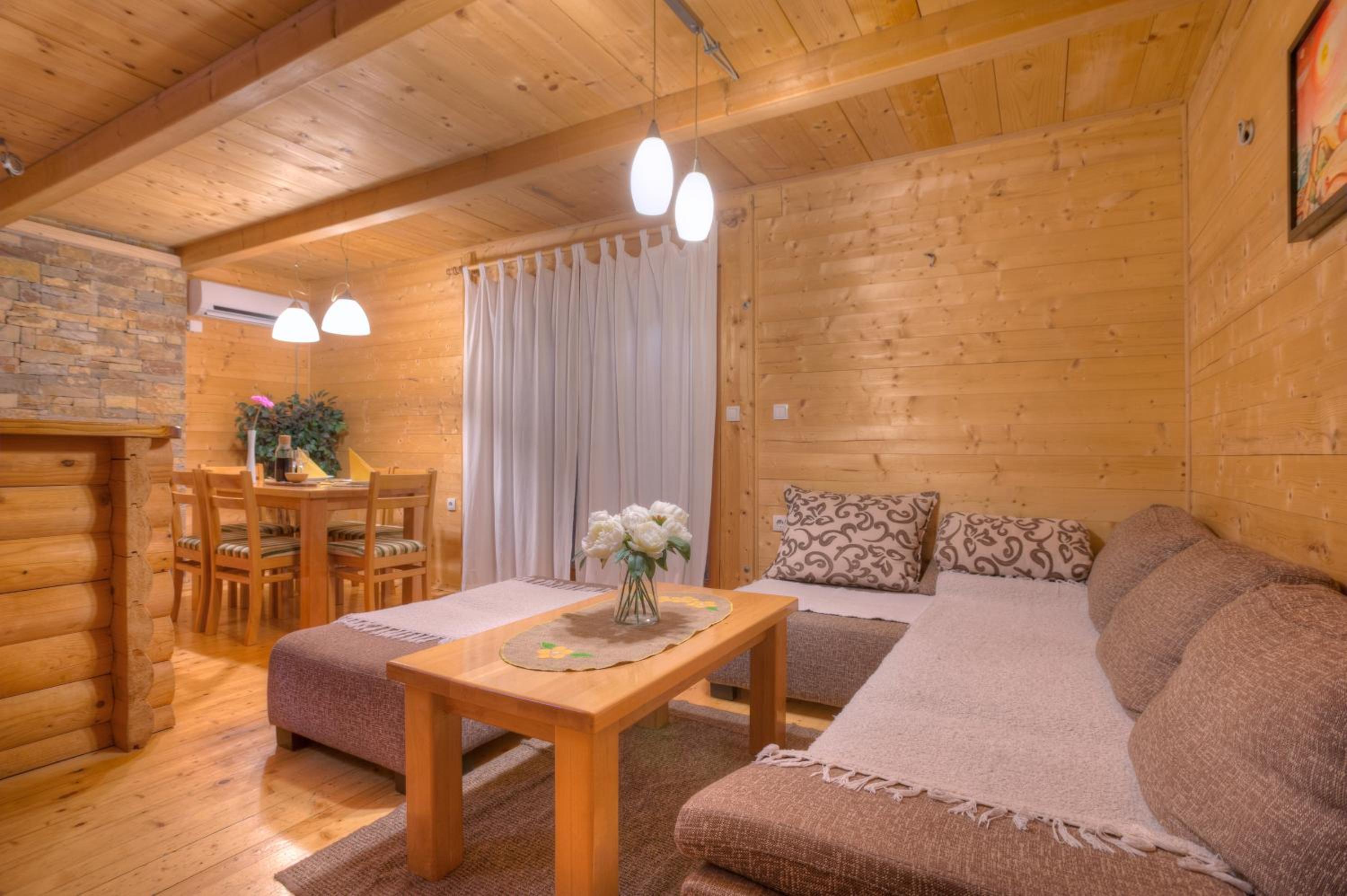 Three-Bedroom Villa - Photo 7