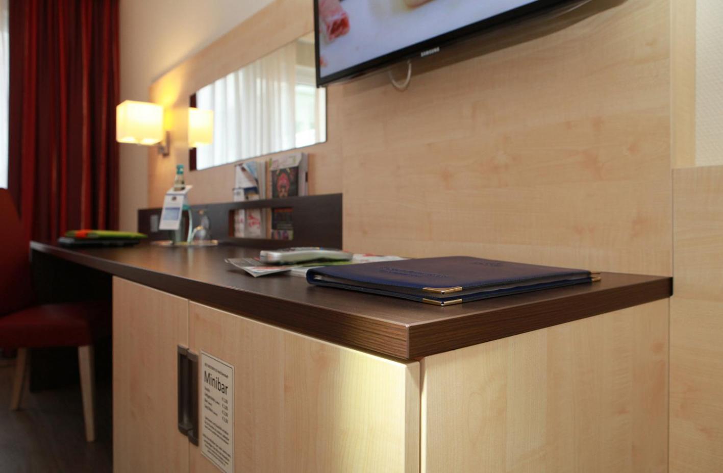 Standard Twin Room - Photo 4