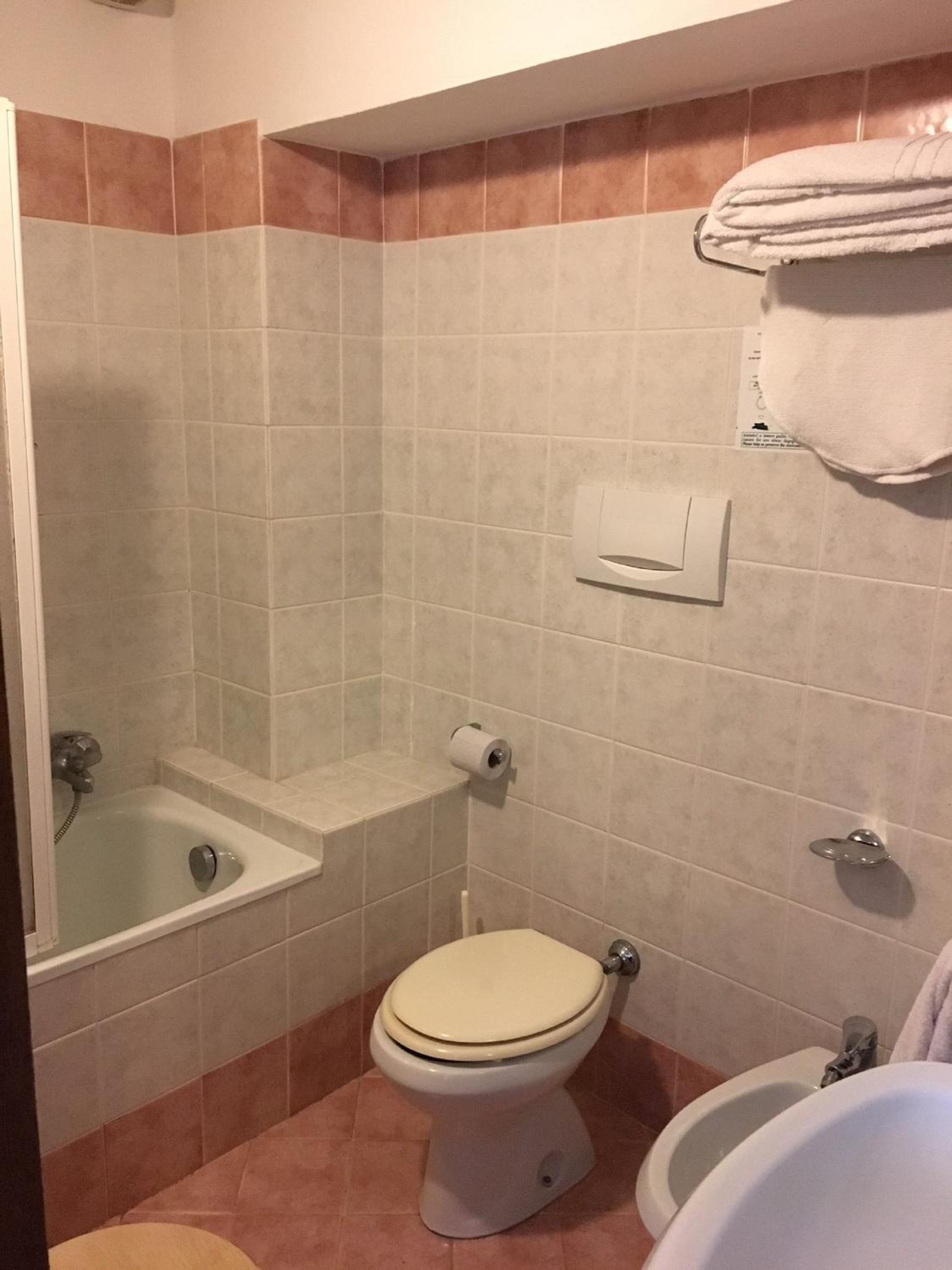 Large Double or Twin Room - Photo 5
