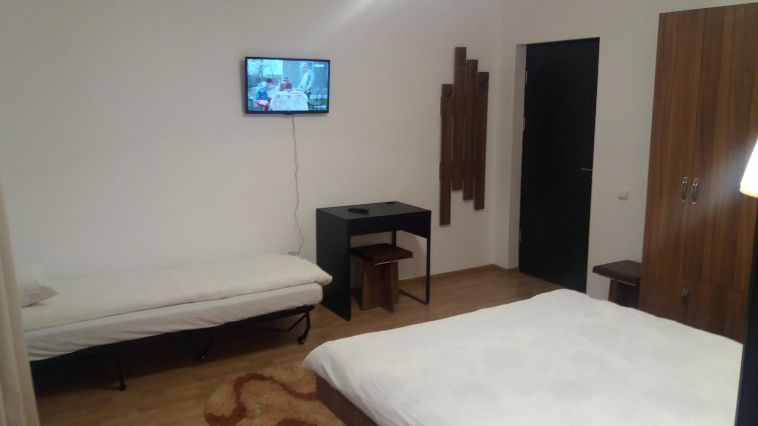 Triple Room with Bathroom - Photo 1