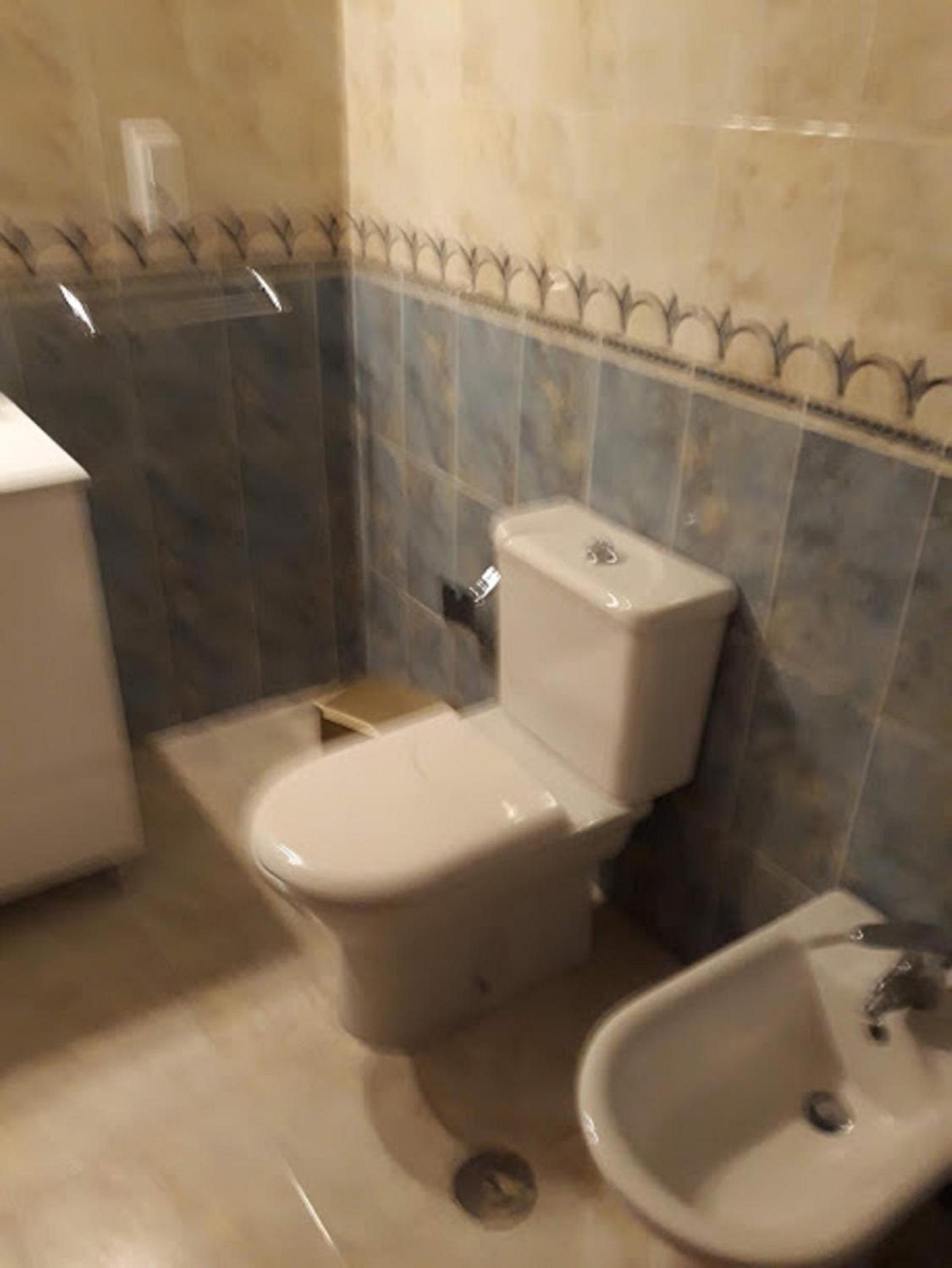 Double Room with Private Bathroom - Photo 10