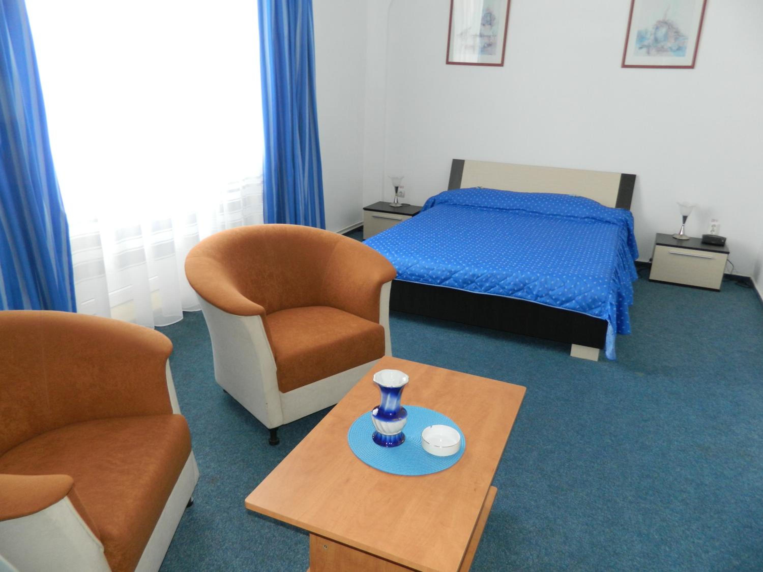 Standard Double or Twin Room - Photo 5
