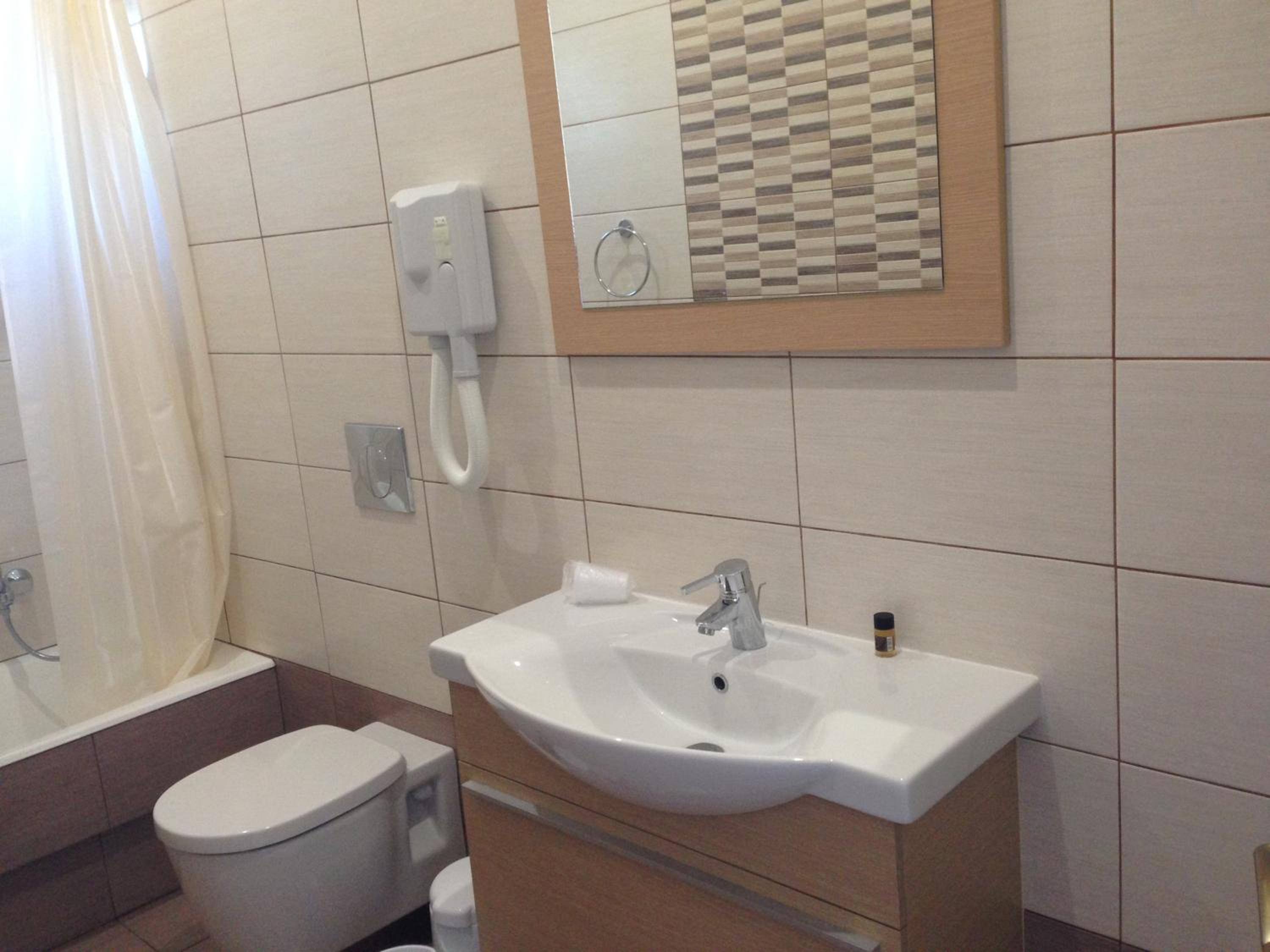 Double Room - Photo 8