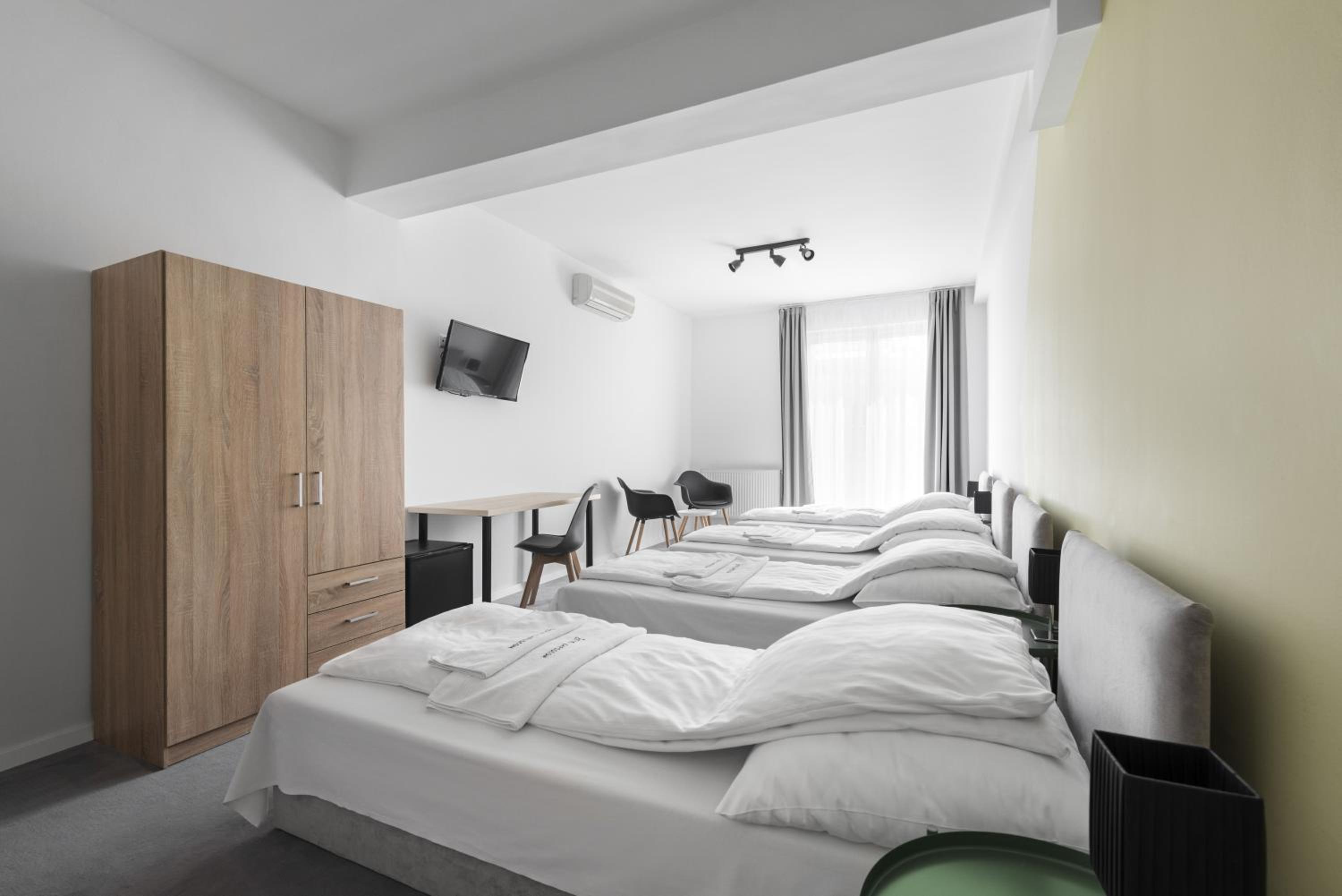 Quadruple Room - Photo 3