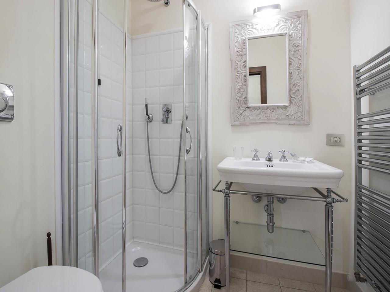 Large Double Room with Balcony photo 2