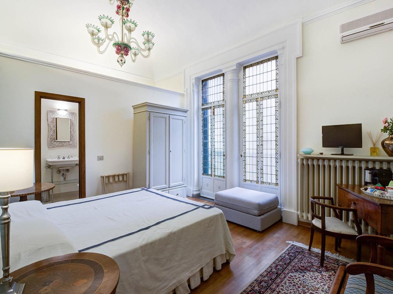 Large Double Room with Balcony photo 1