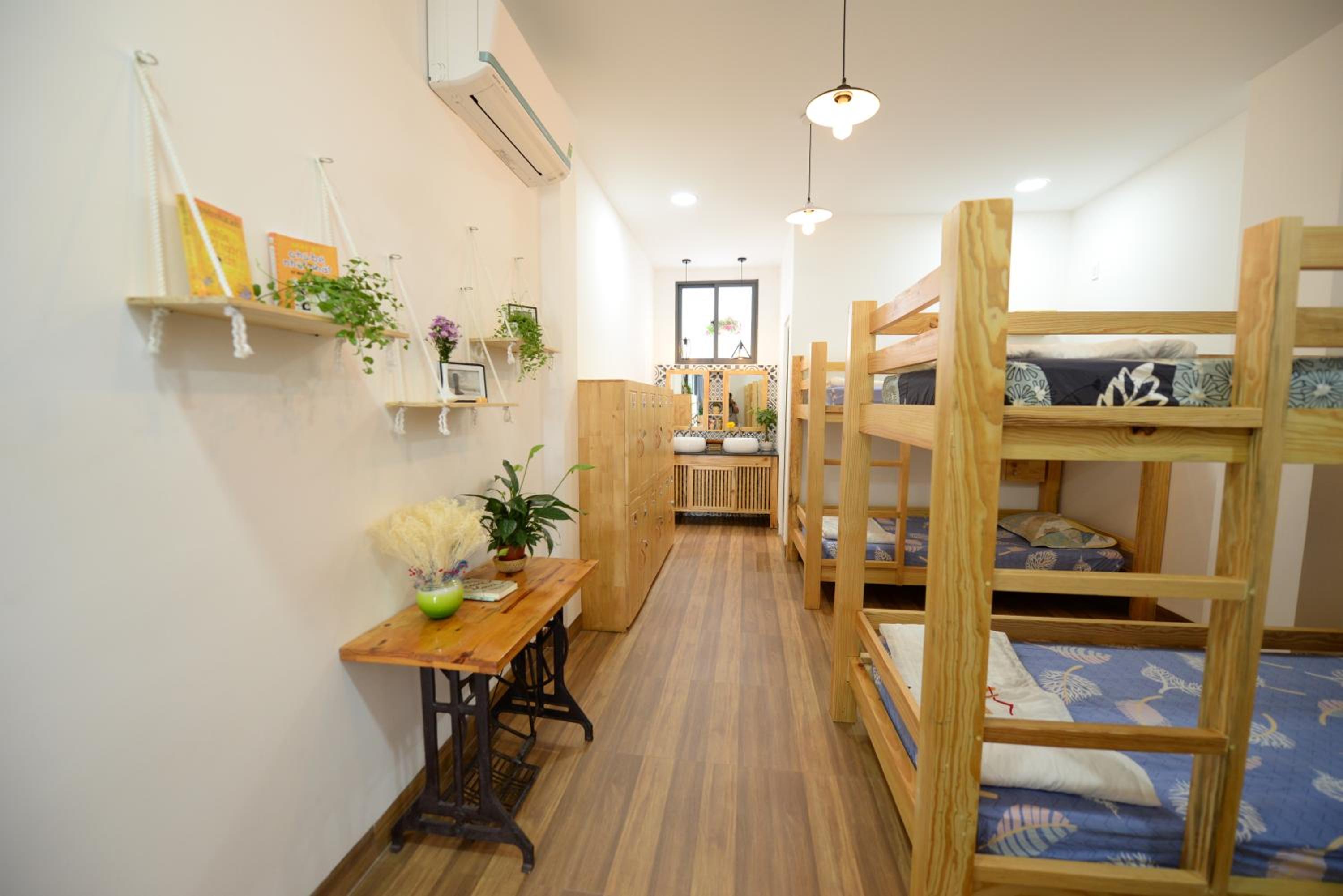 8-Bed Mixed Dormitory Room photo 2