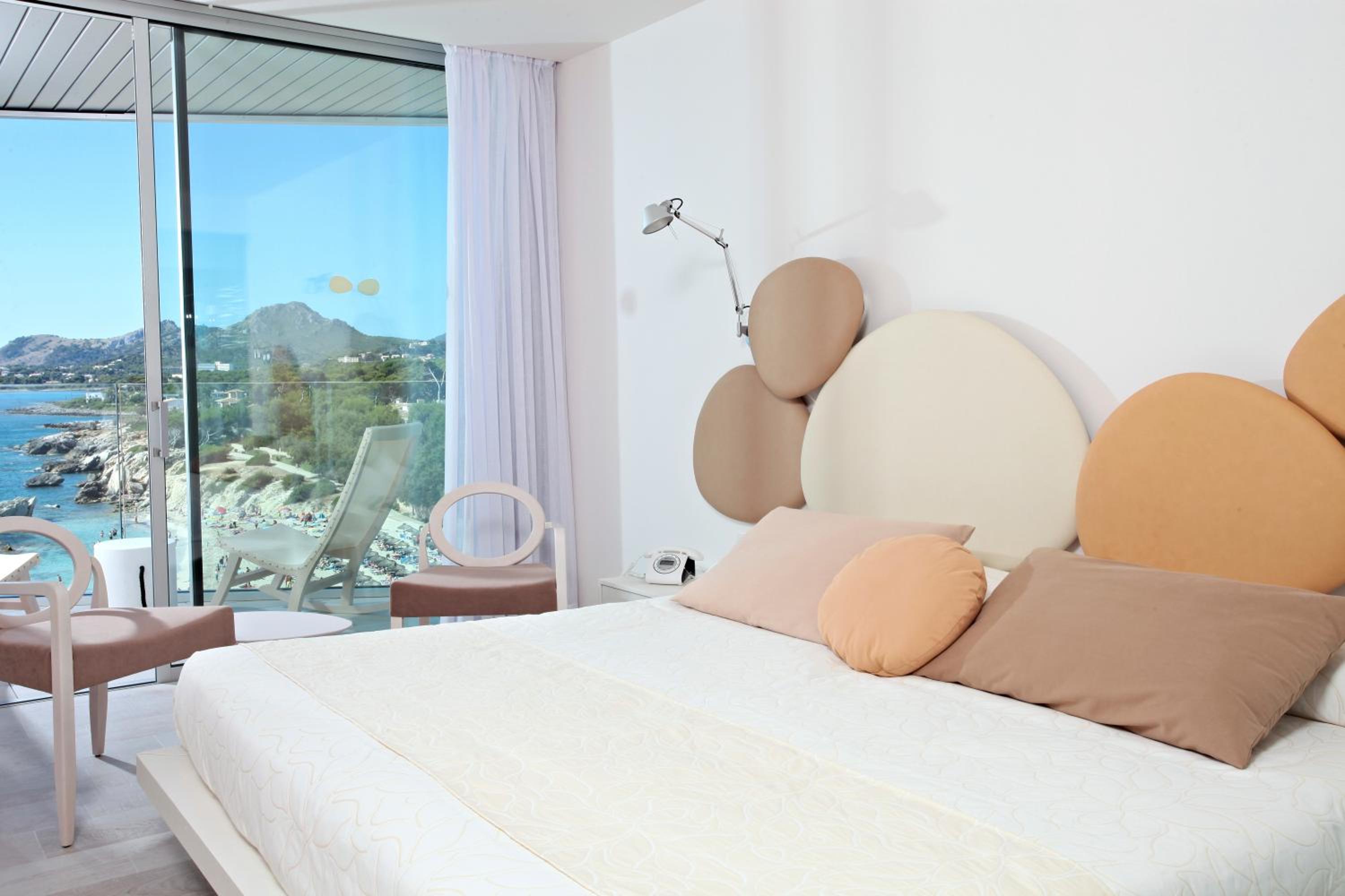 Double Room with Partial Sea View photo 2
