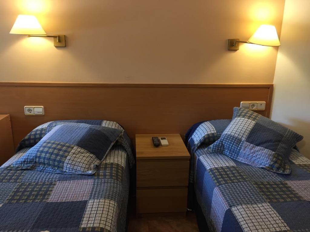 Twin Room with Private Bathroom photo 3