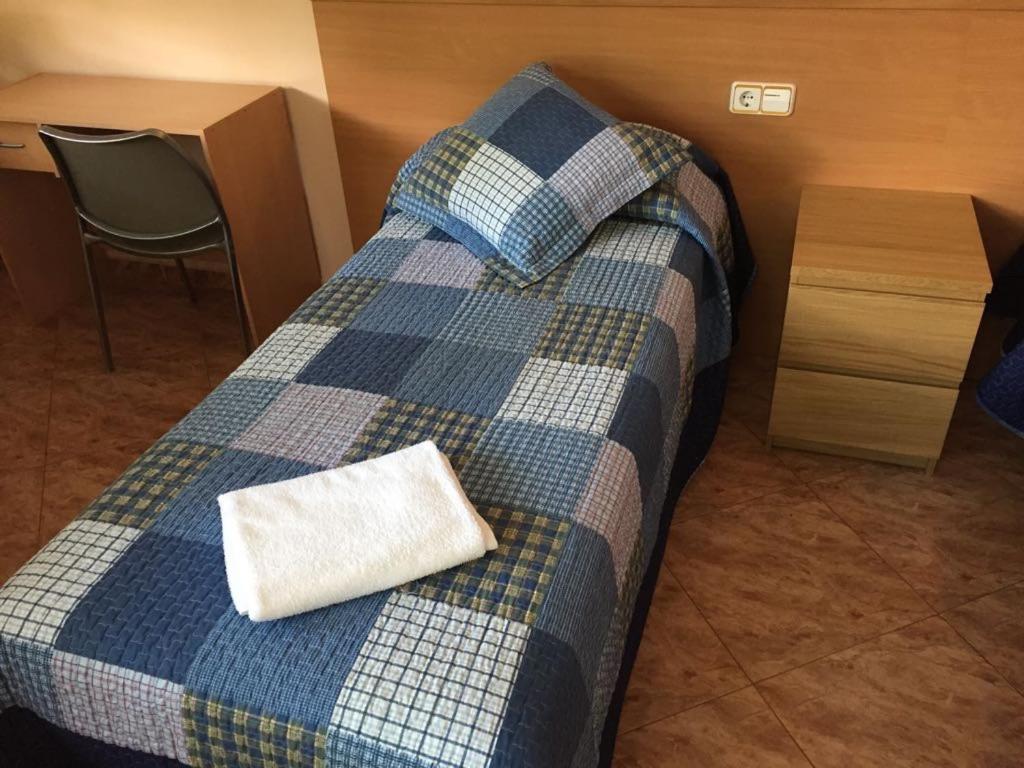 Single Room with Shared Bathroom photo 3