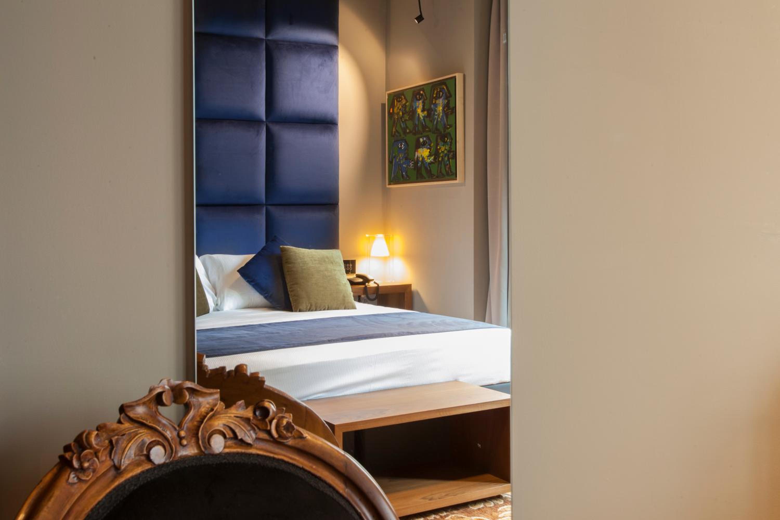 Deluxe Double Room thumbnail 6