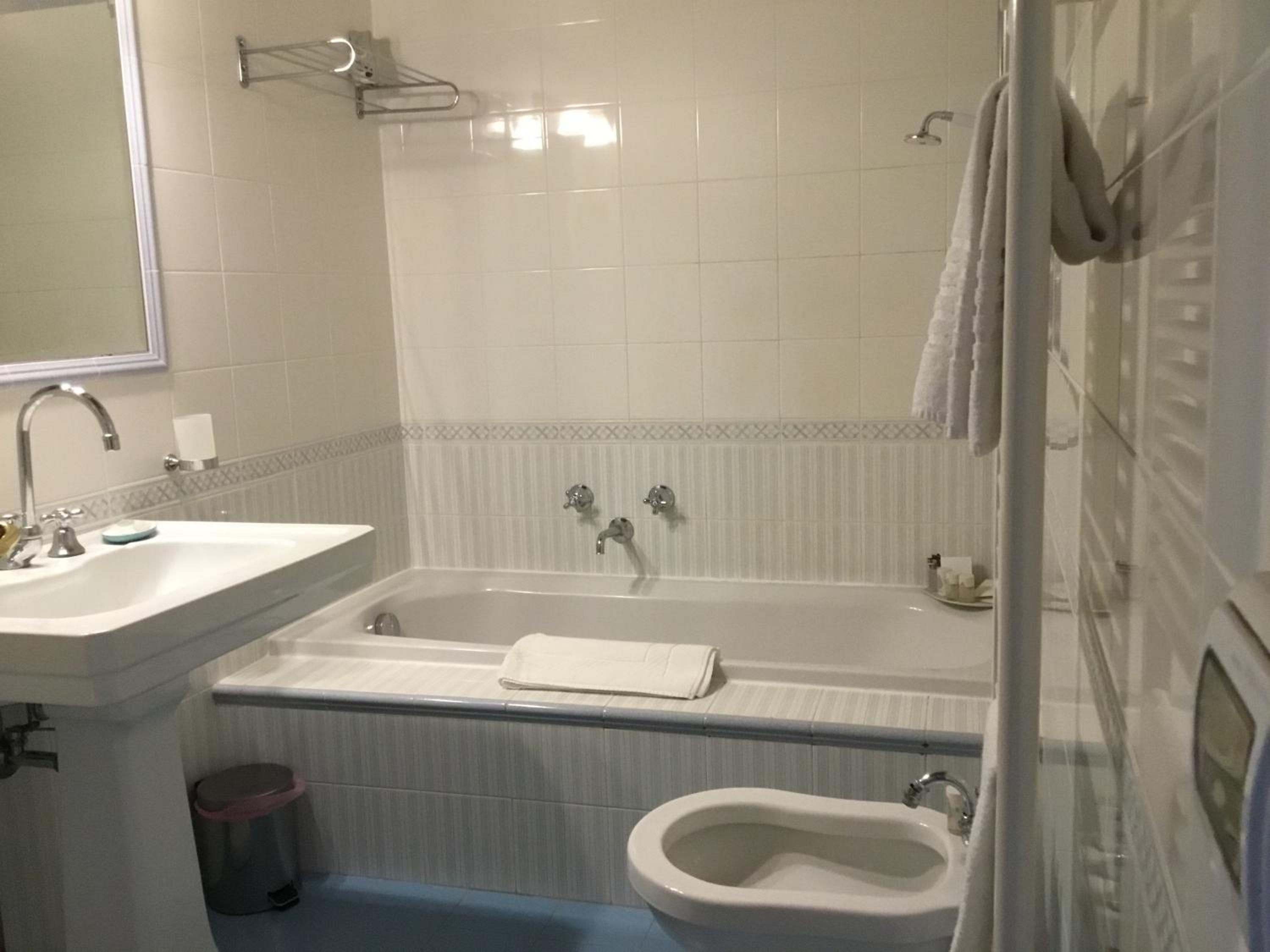 Two-Bedroom Apartment (5 Adults) photo 3