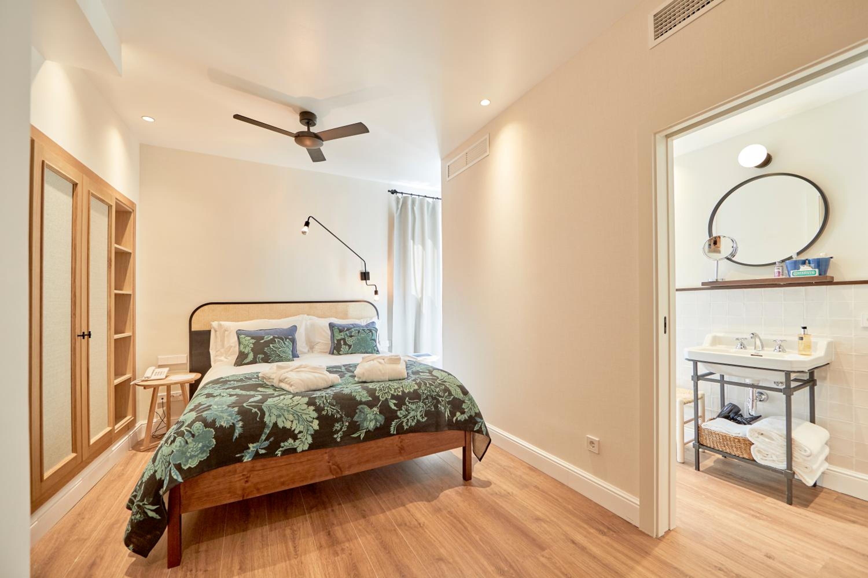 Double Room - Photo 2