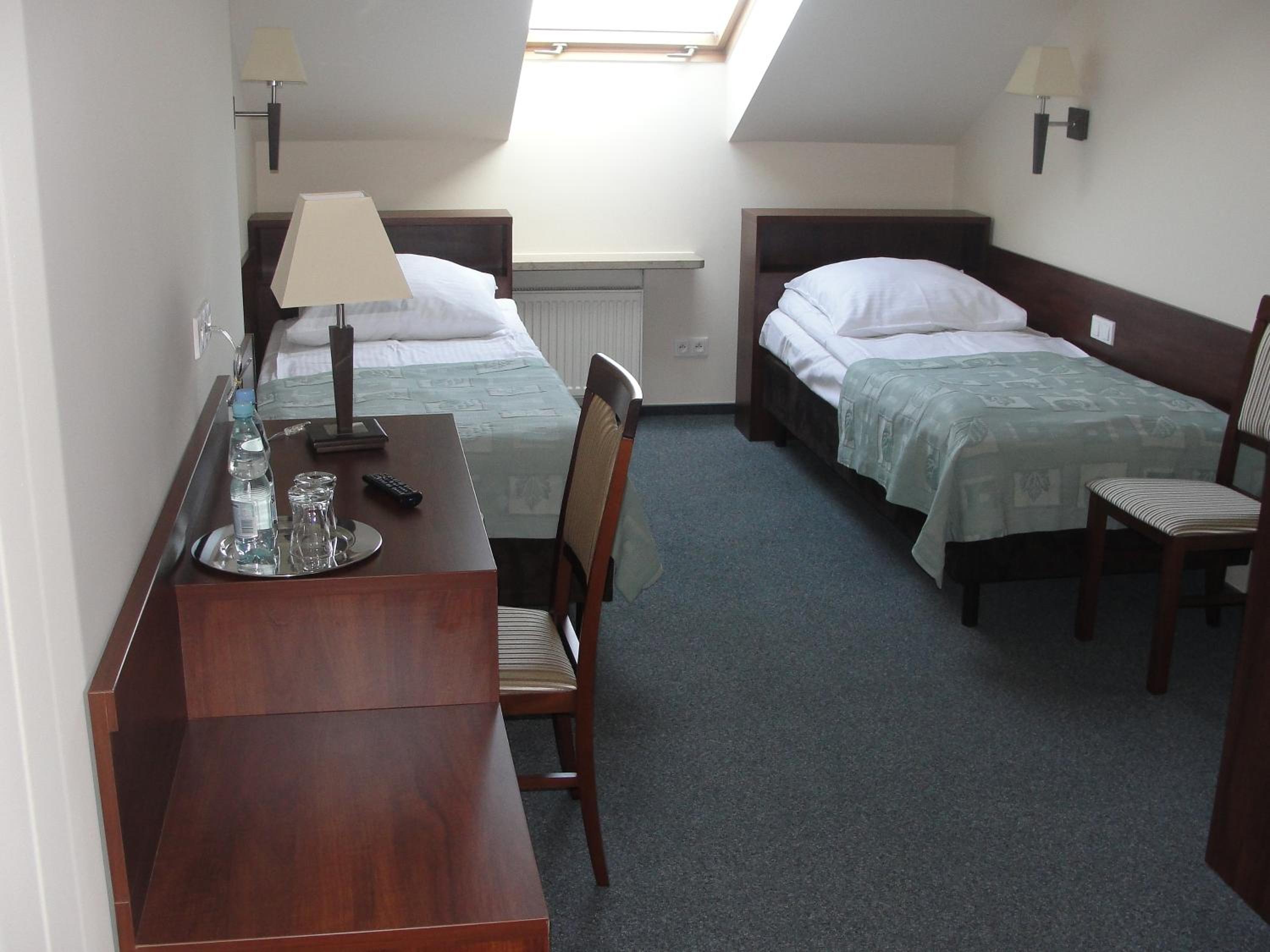Standard Twin Room - Photo 3