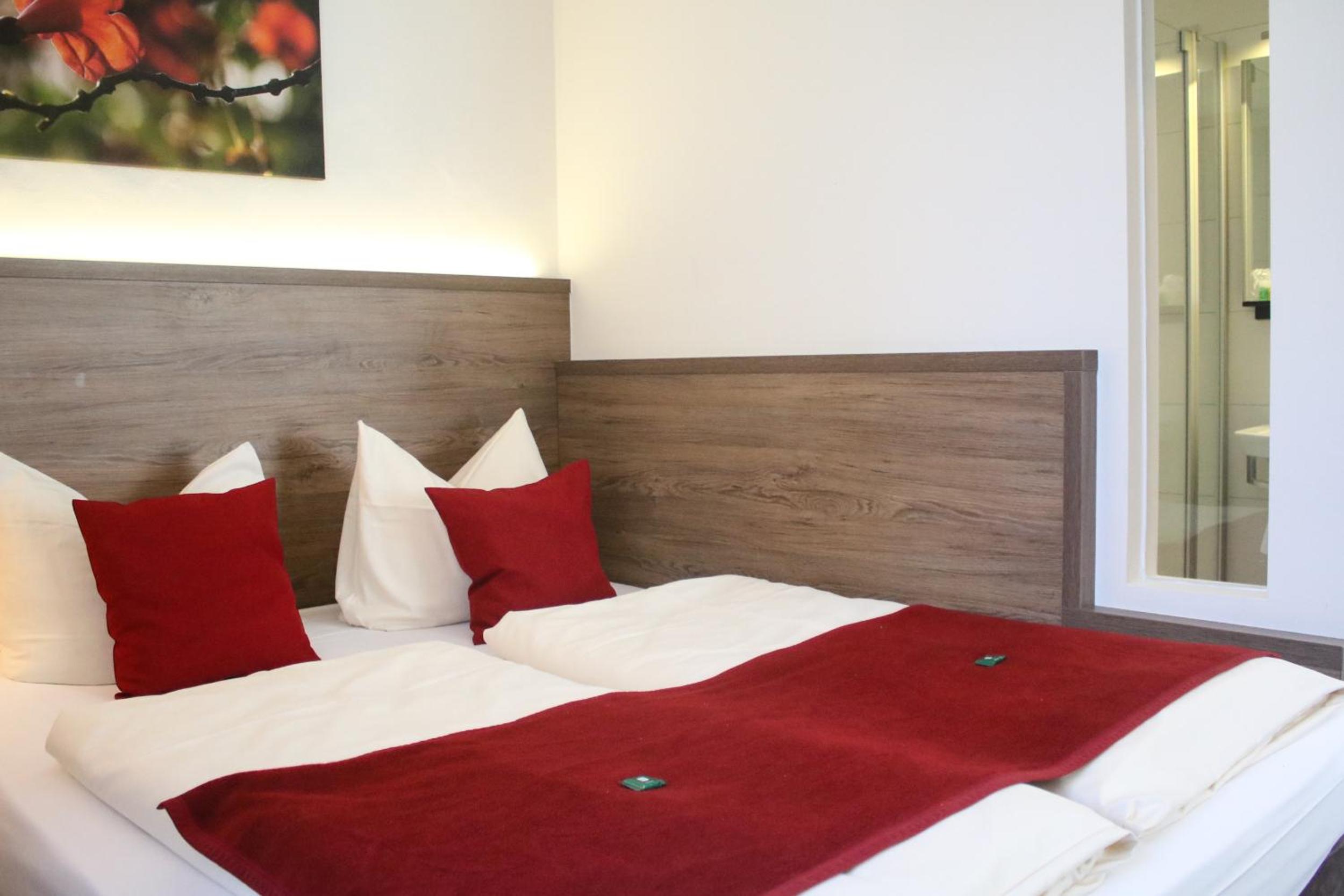 Budget Double Room photo 3