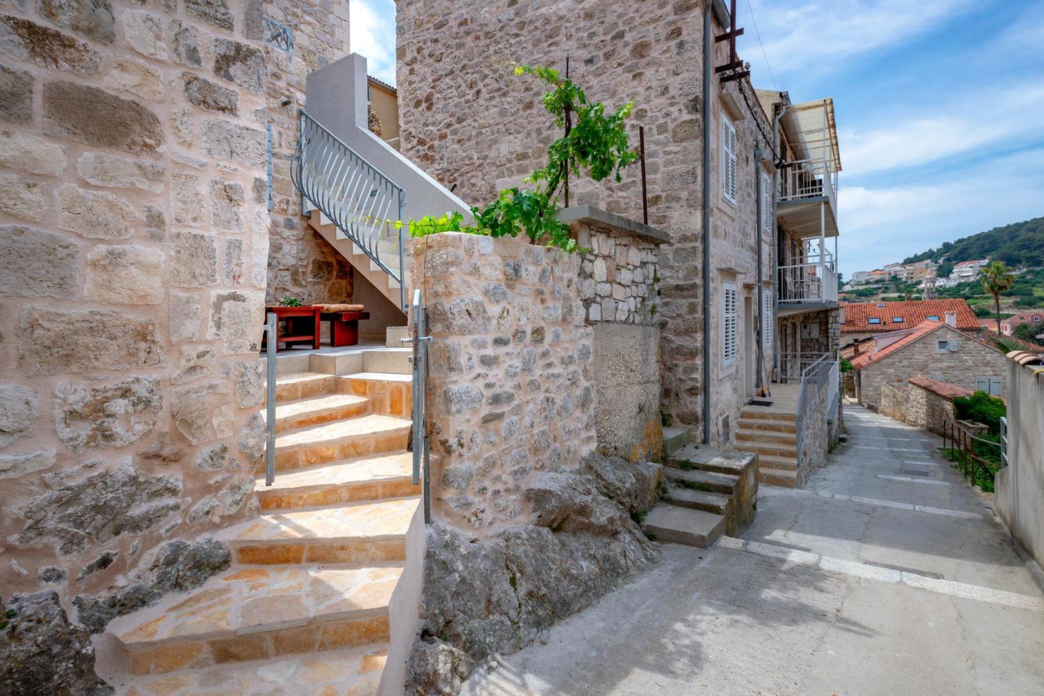 Apartment - Split Level photo 2