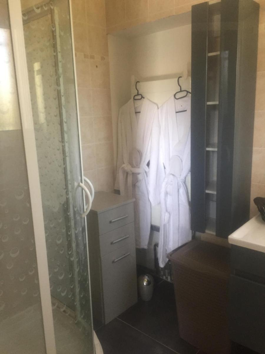 Double Room - Photo 2