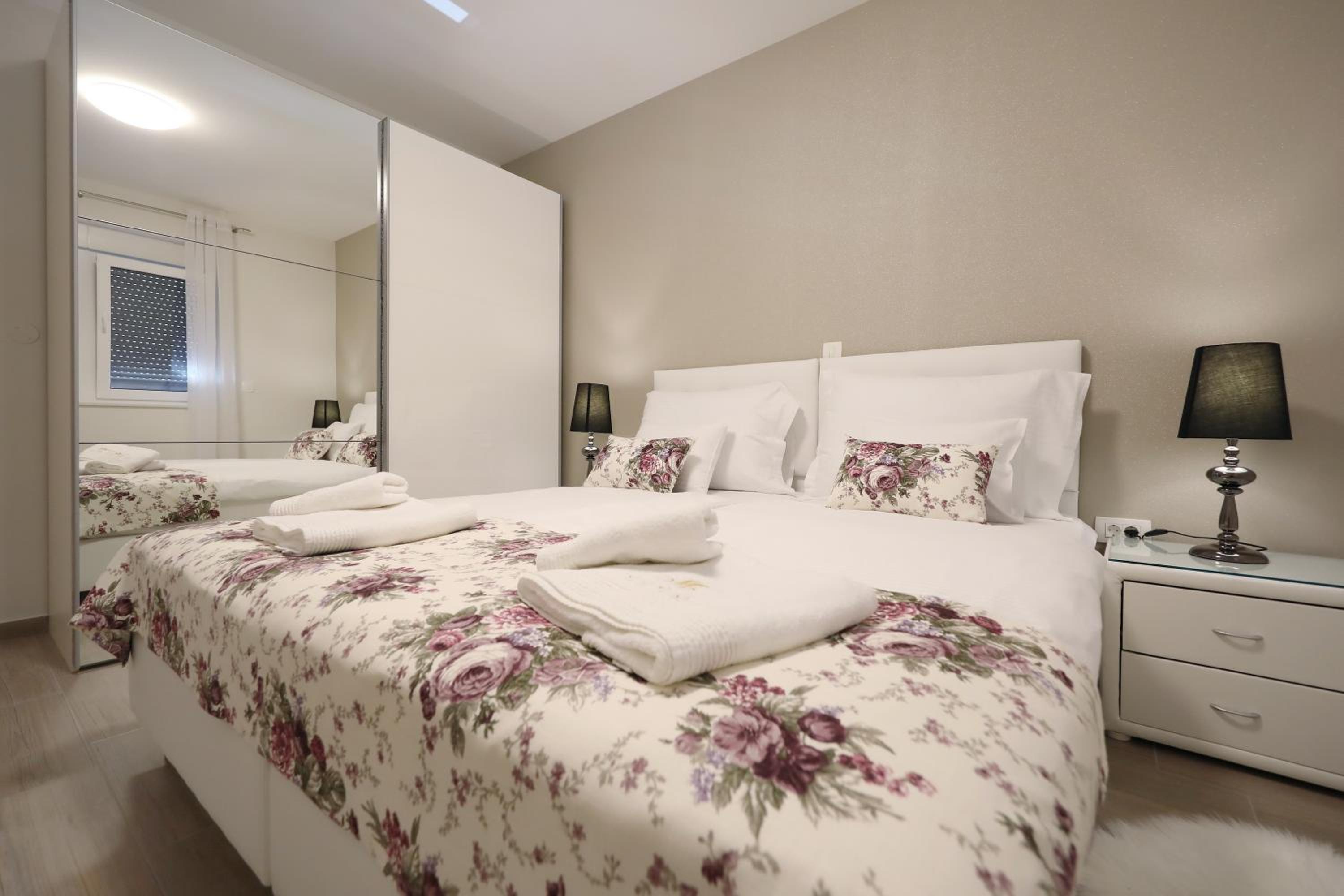 Superior Penthouse with Terrace and Jacuzzi photo 3