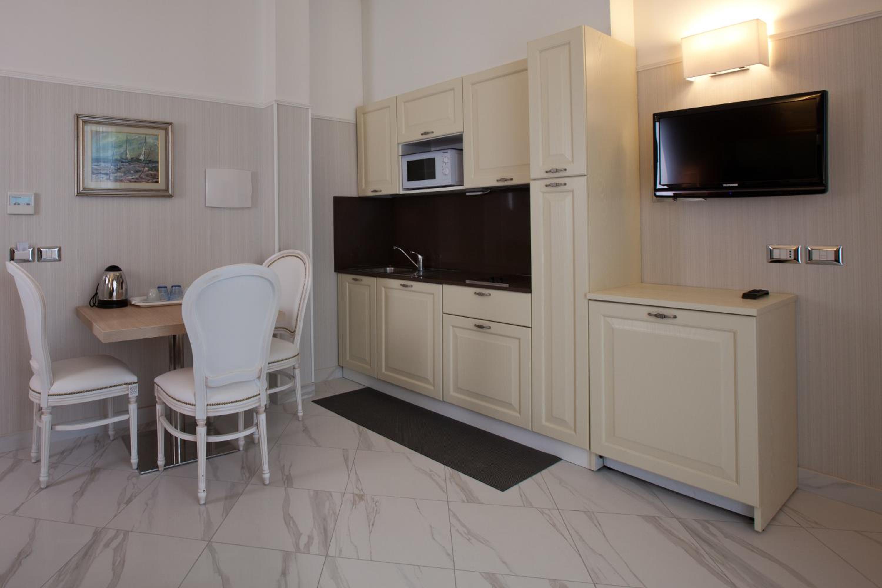 One-Bedroom Apartment - Photo 4
