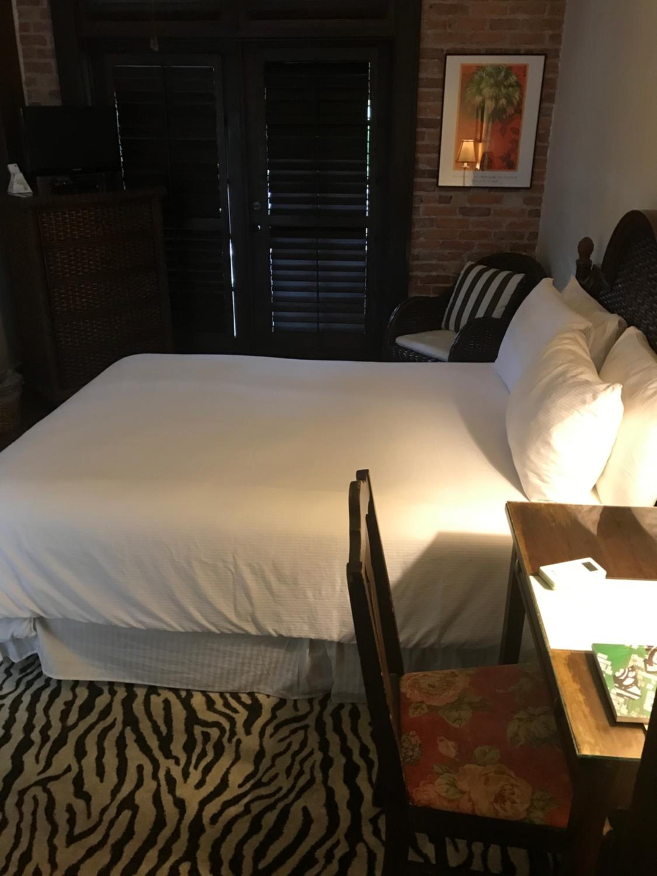 Queen Room with Balcony and Park View