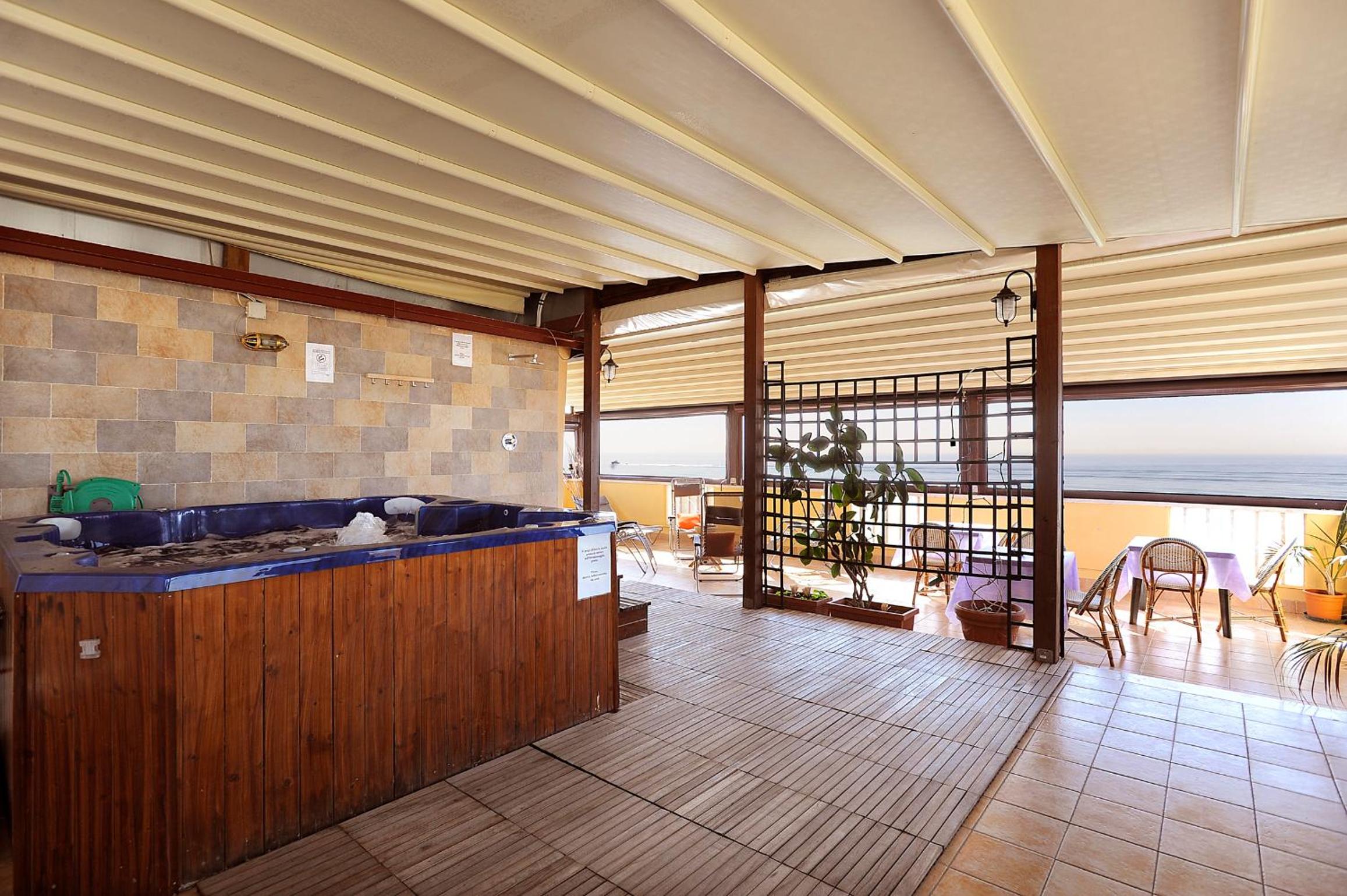 Double or Twin Room with Sea View - Photo 6
