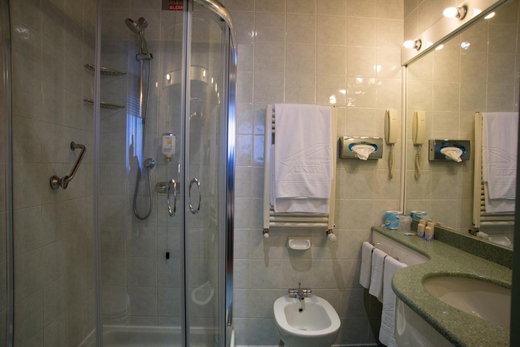 Standard Twin Room - Photo 9