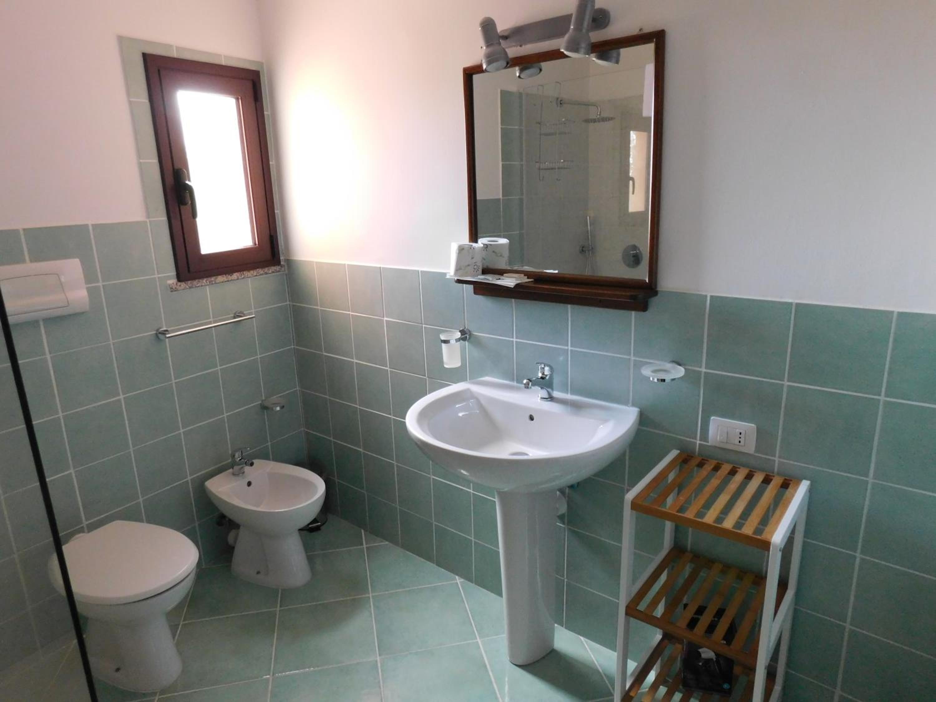 Double or Twin Room with Private Bathroom - Photo 5
