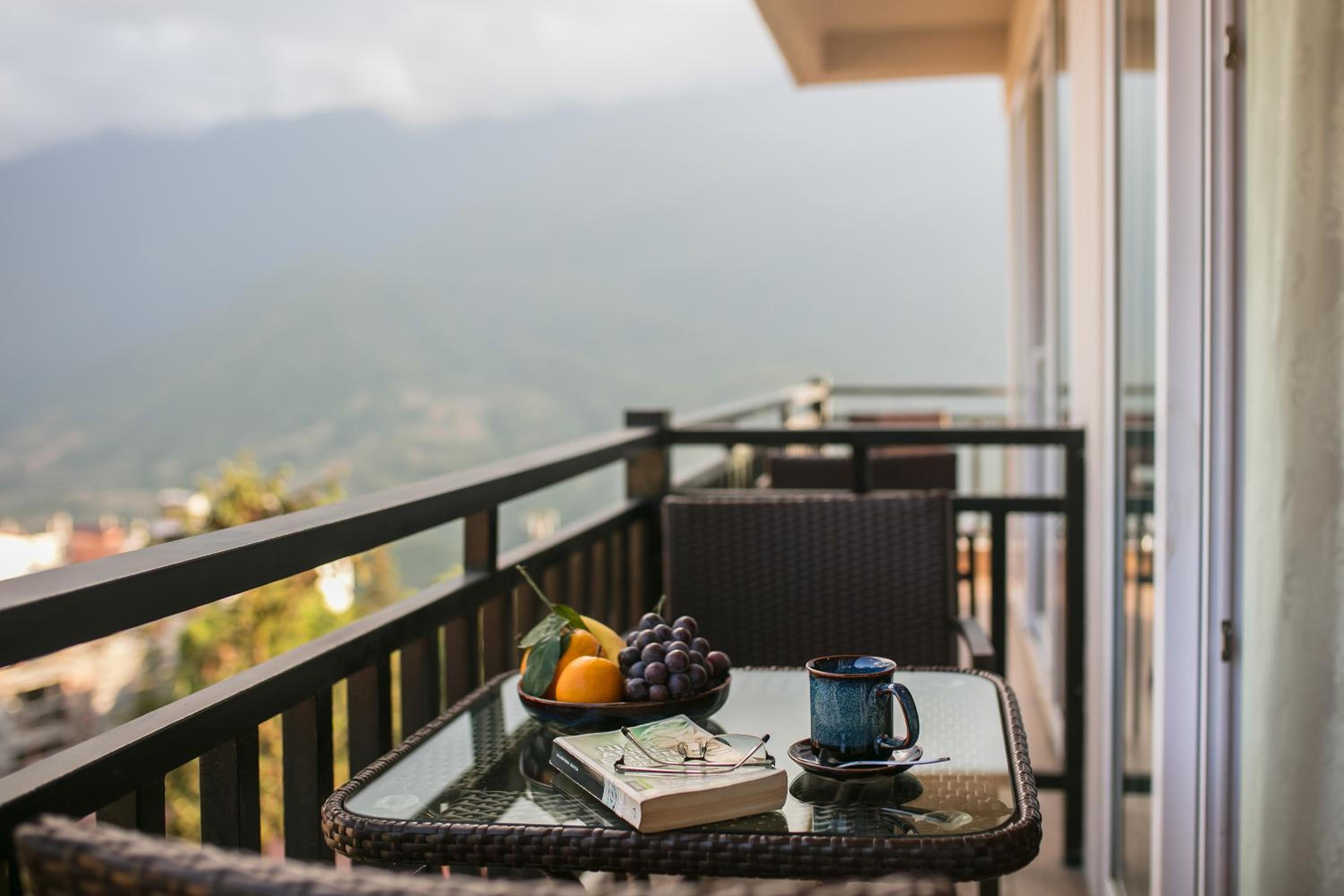 Premier Room with Balcony - Photo 4