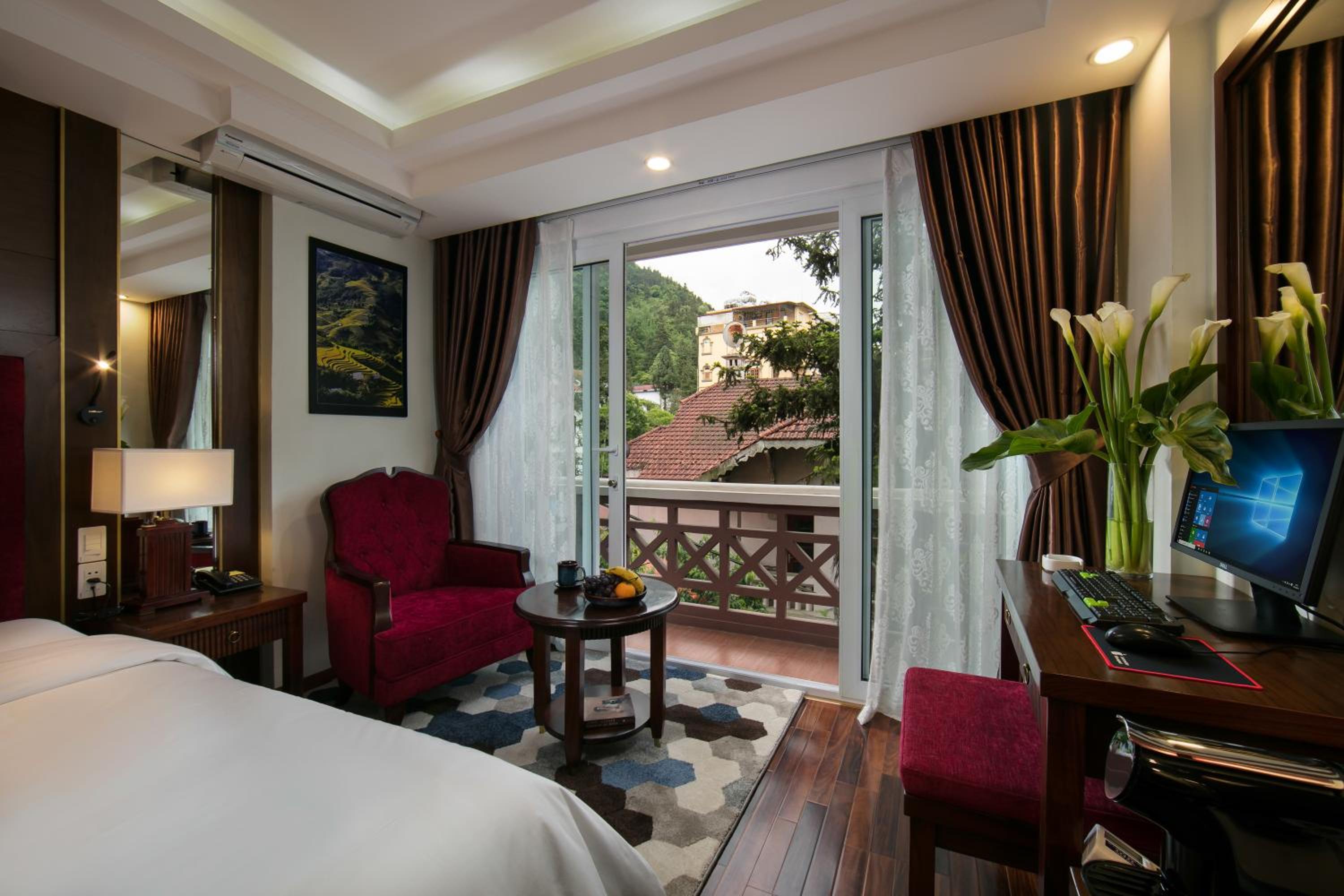 Superior Room with Balcony - Photo 3