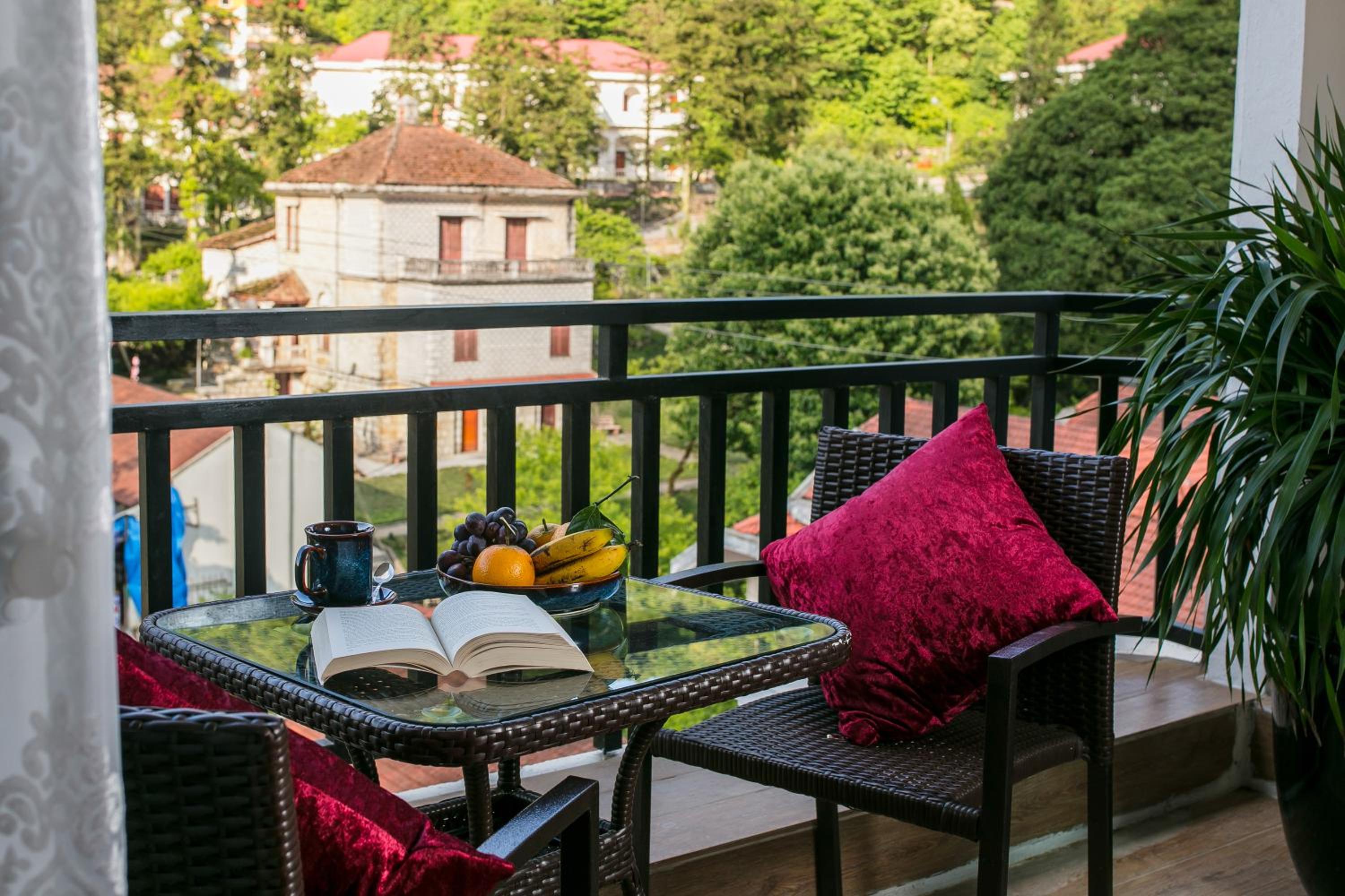 Deluxe Room with Balcony - Photo 5