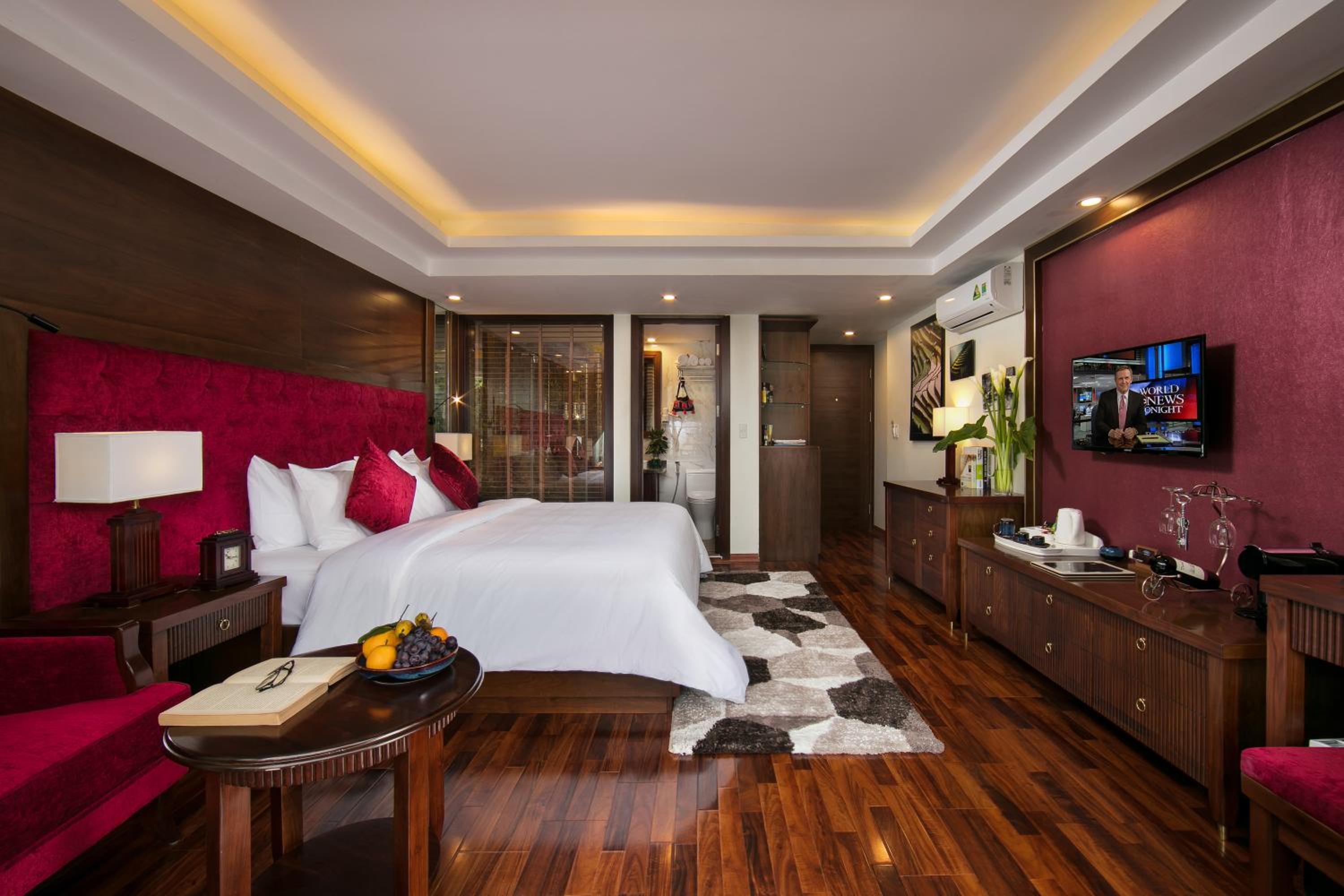 Deluxe Room with Balcony - Photo 2