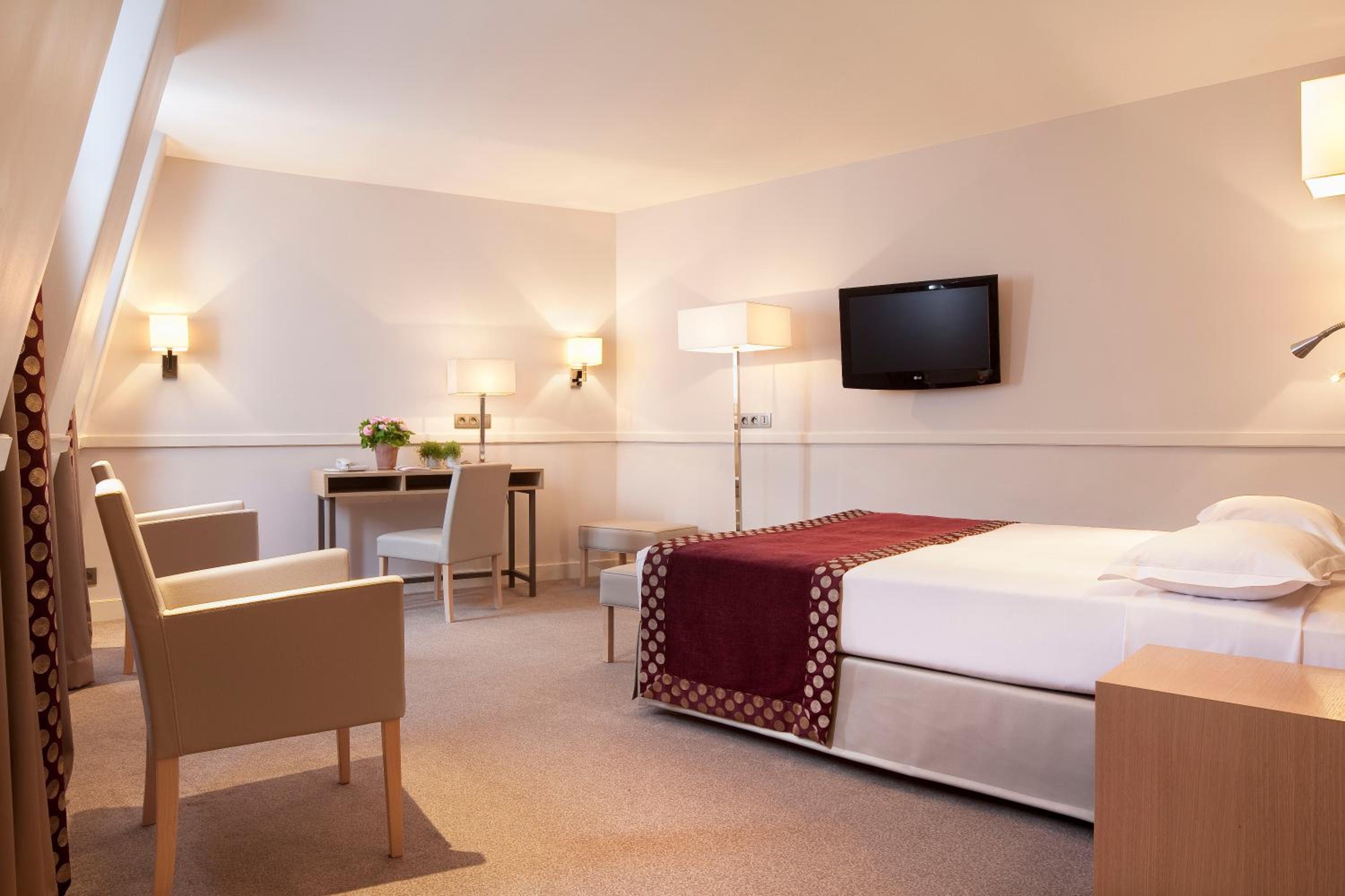 Executive Double or Twin Room thumbnail 5