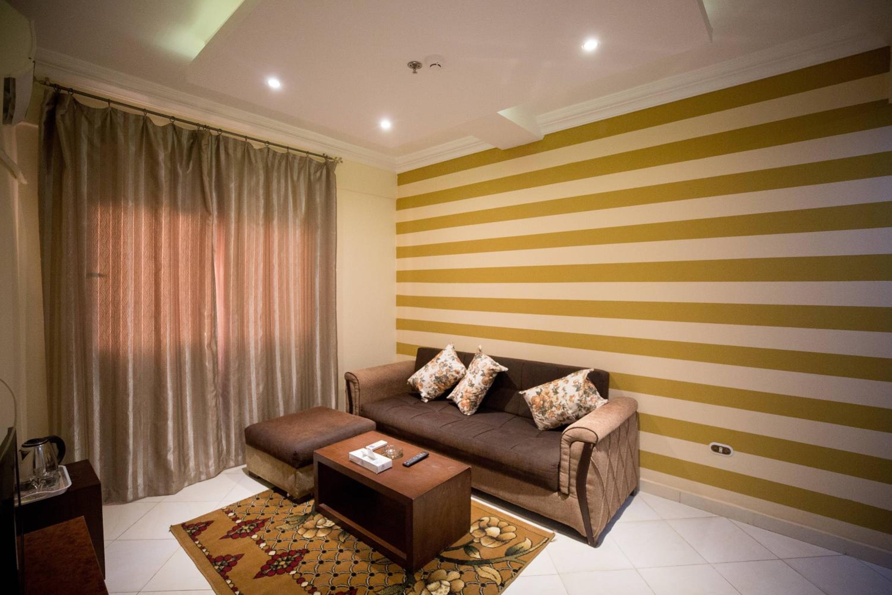 Deluxe Suite - Photo 3