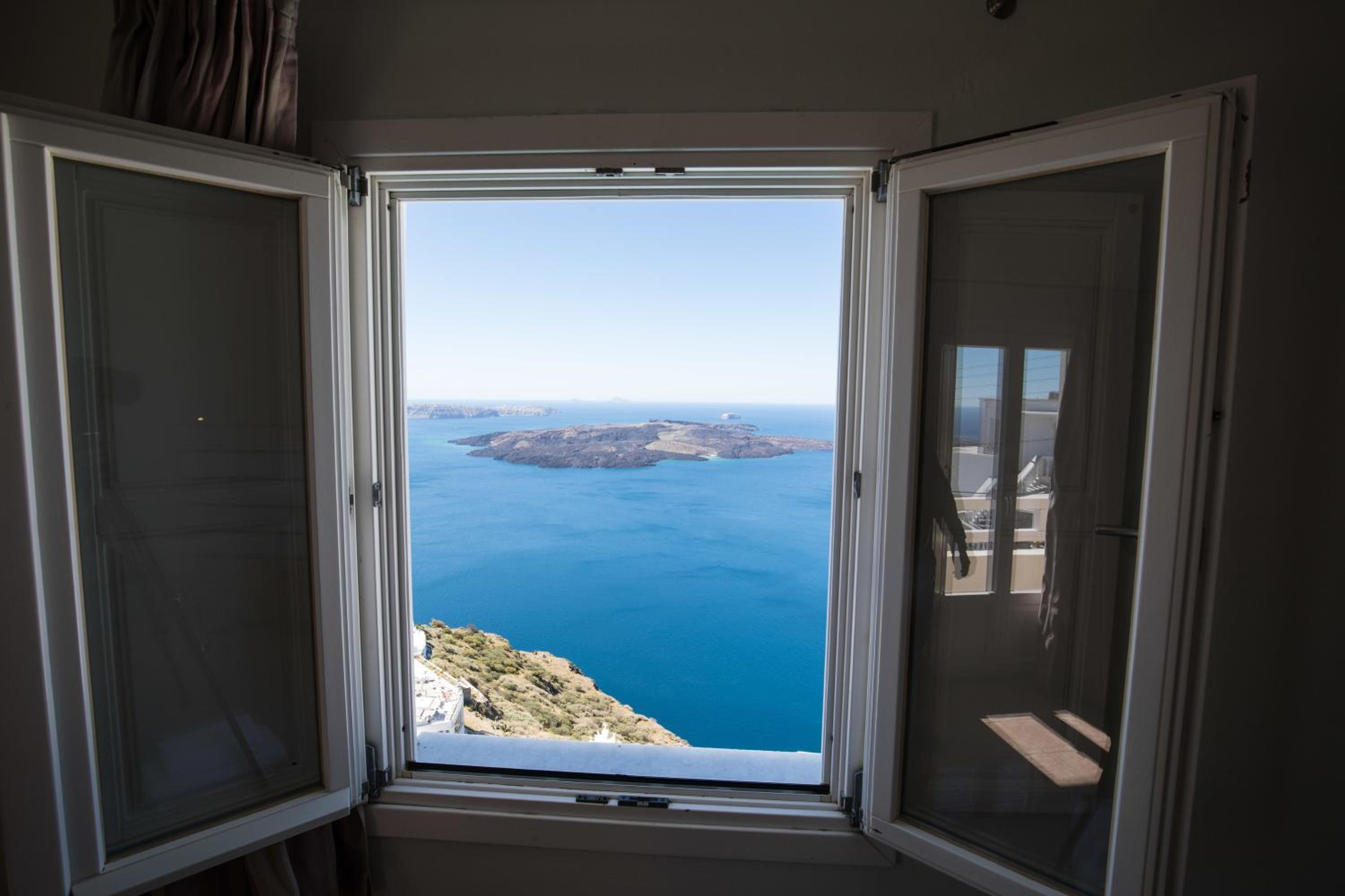 Superior Room (queen or twin) with Caldera View - Photo 10