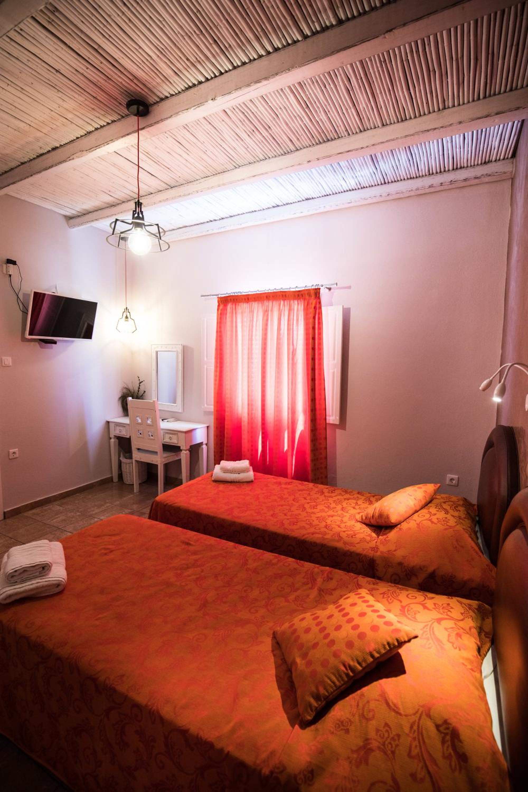 Superior Room (queen or twin) with Caldera View - Photo 12