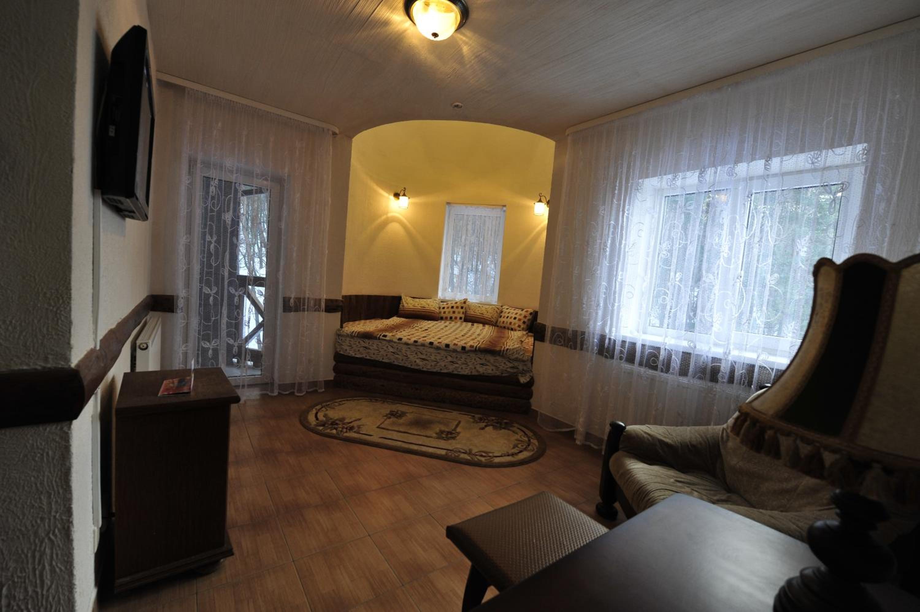 Queen Room with Balcony photo 1
