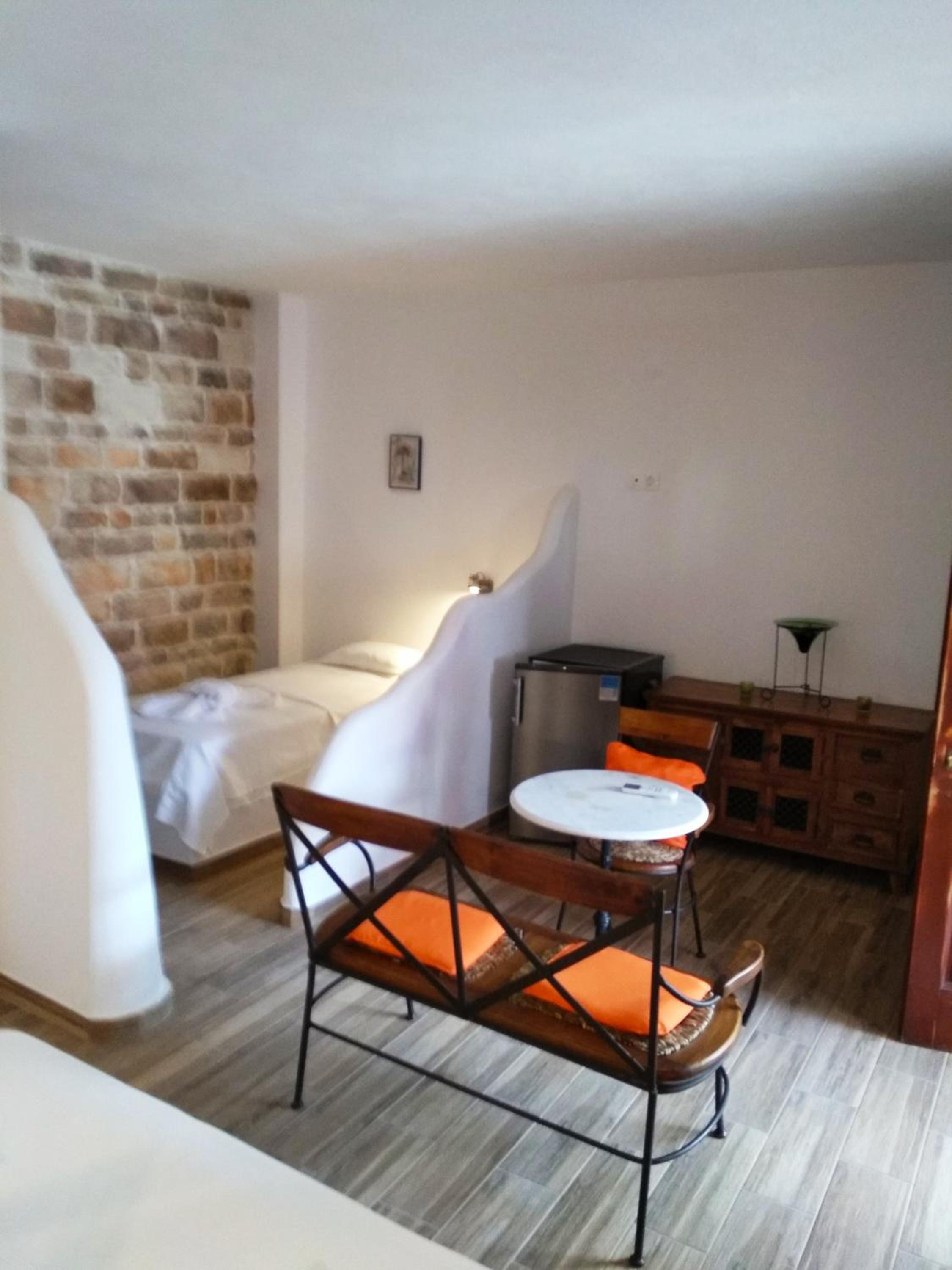 Triple Room - Photo 1