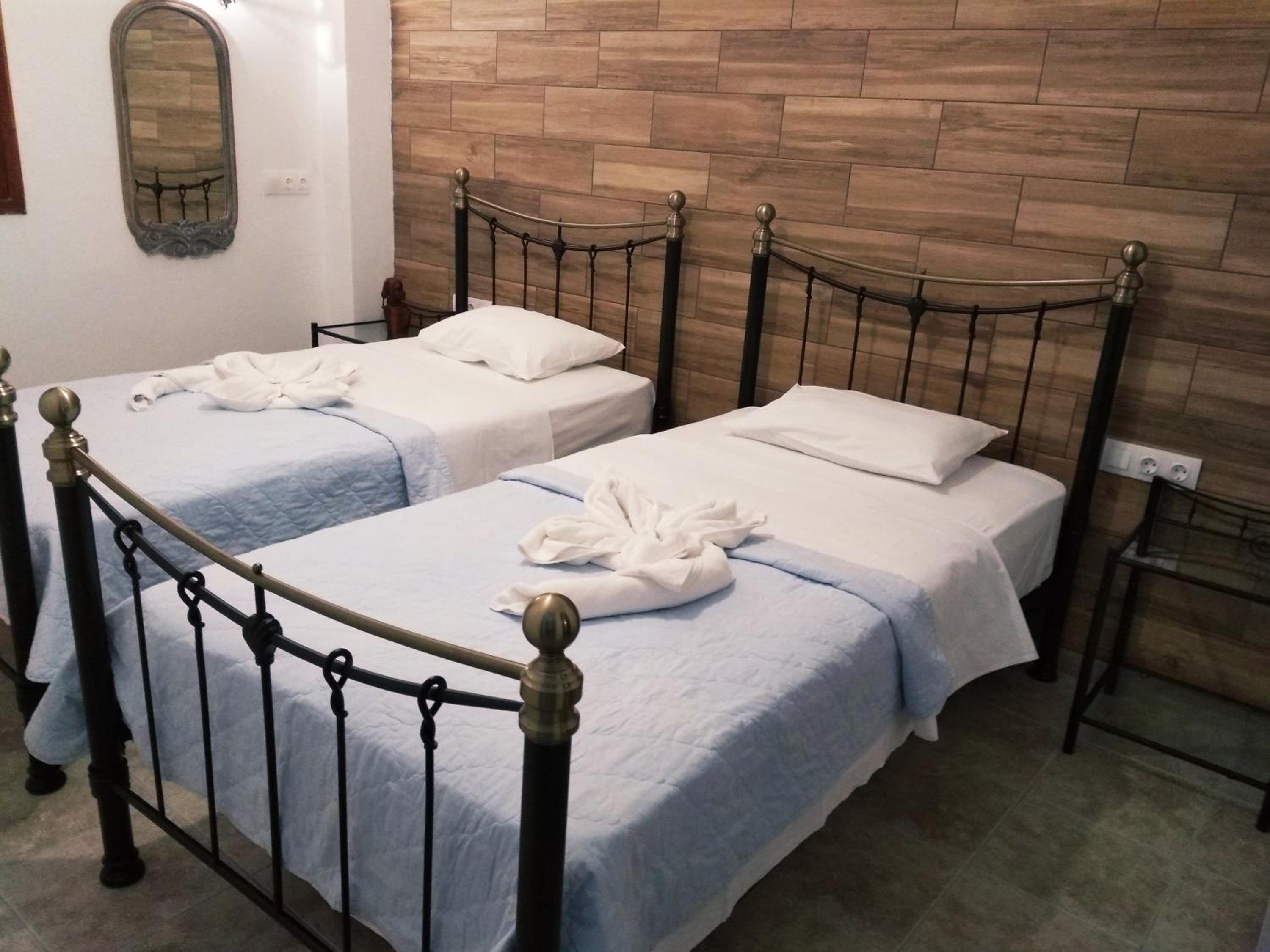 Double Room - Photo 9