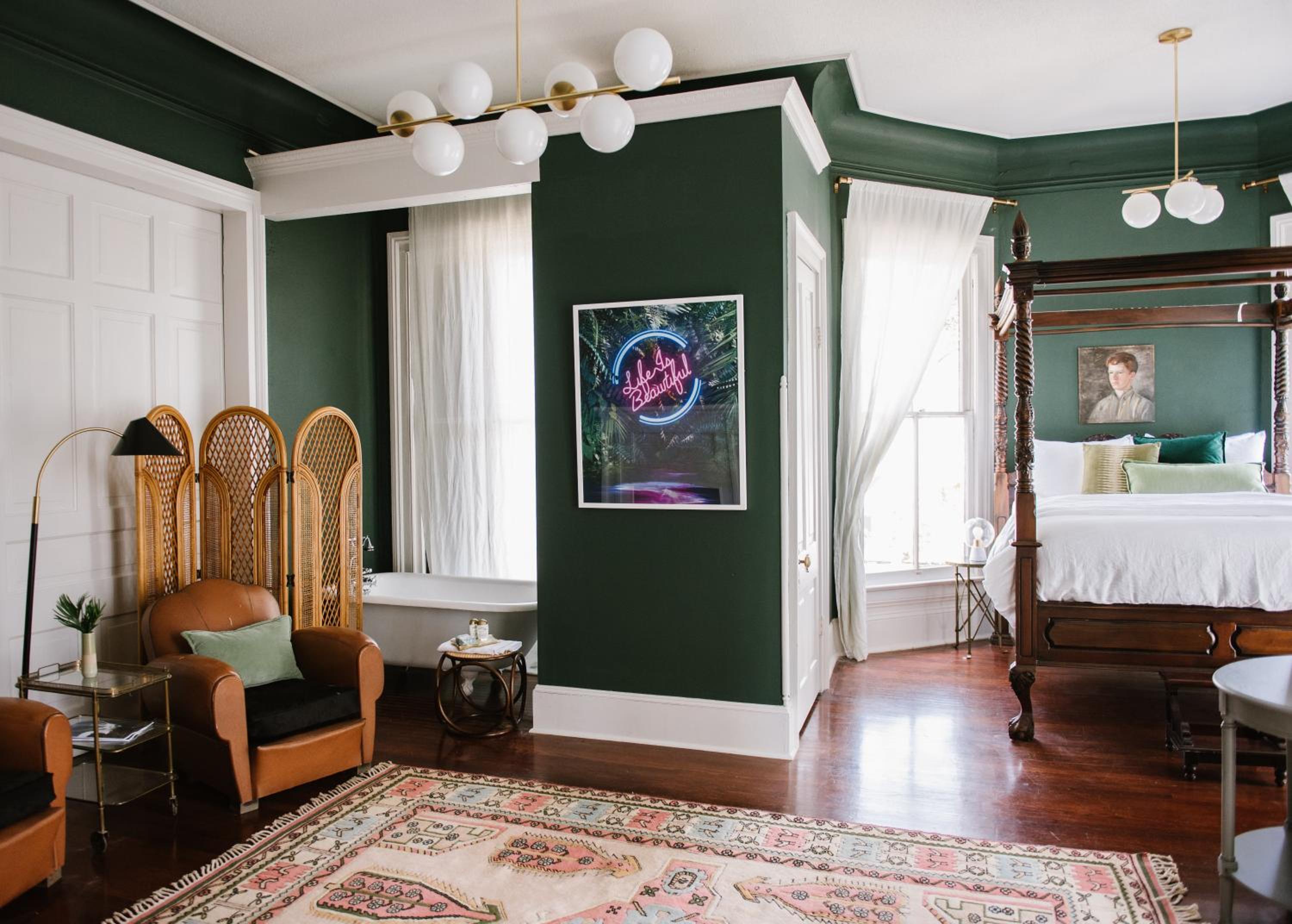 Queen Room photo 1