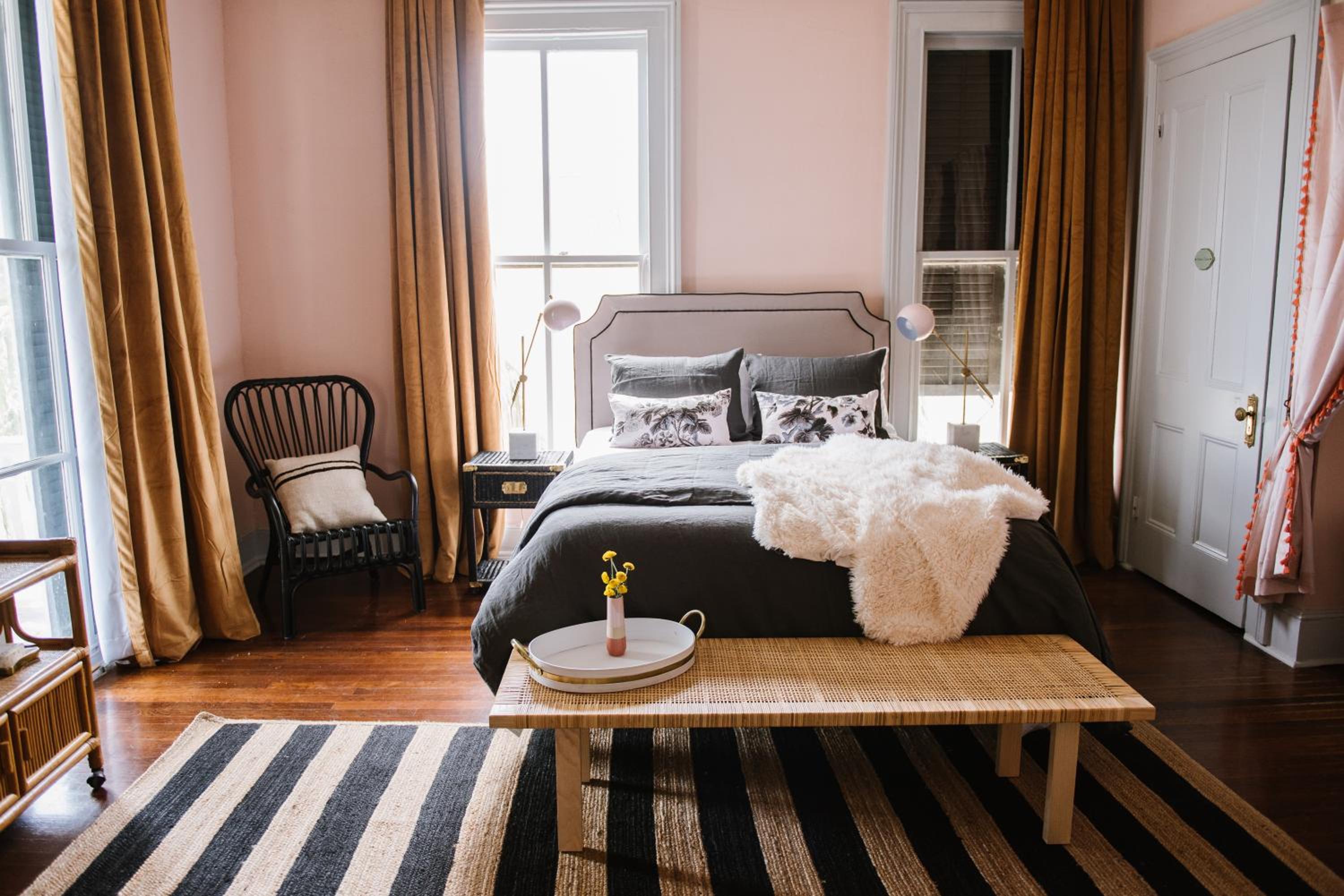 Queen Room photo 2
