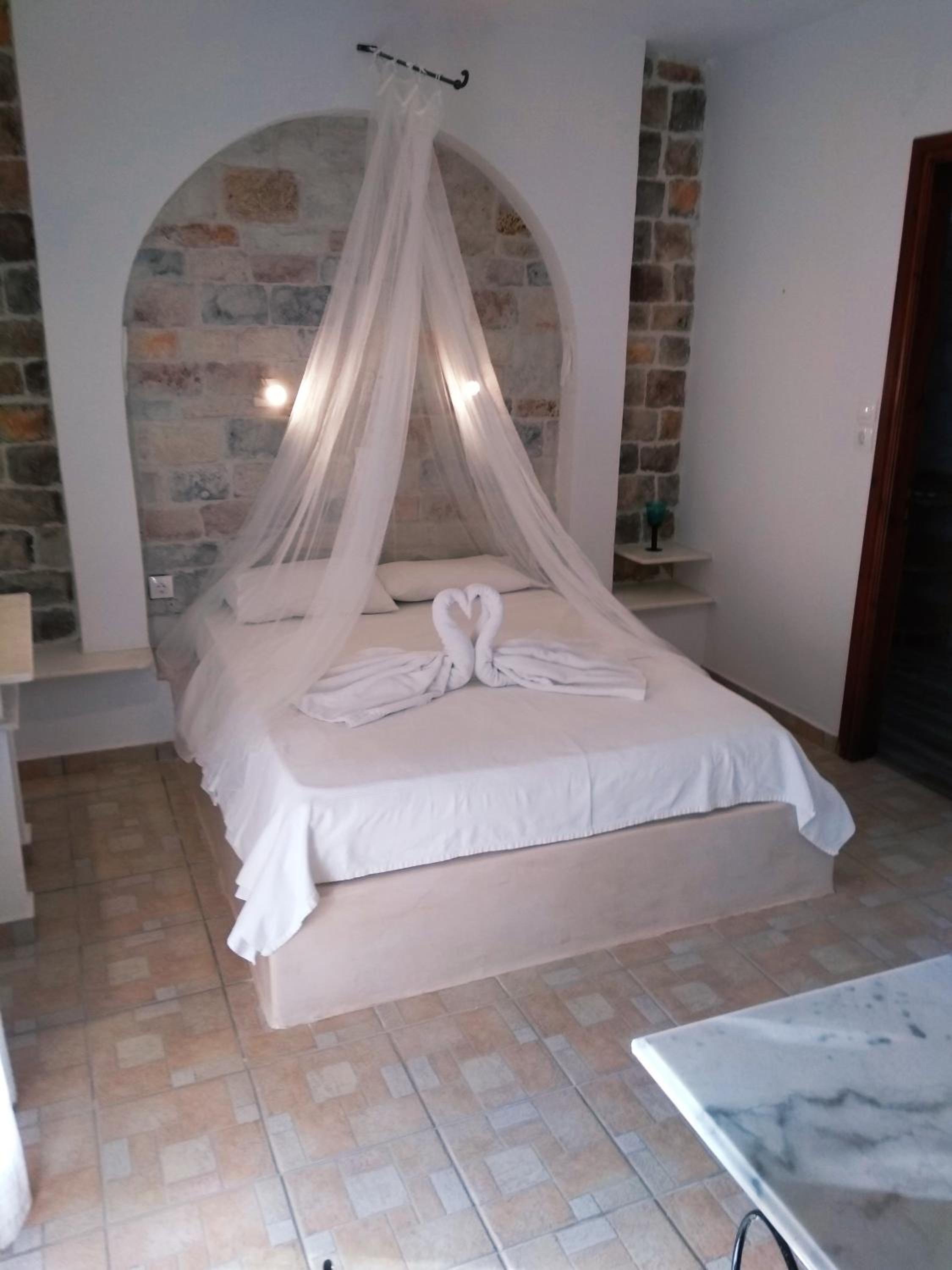 Double Room - Photo 8