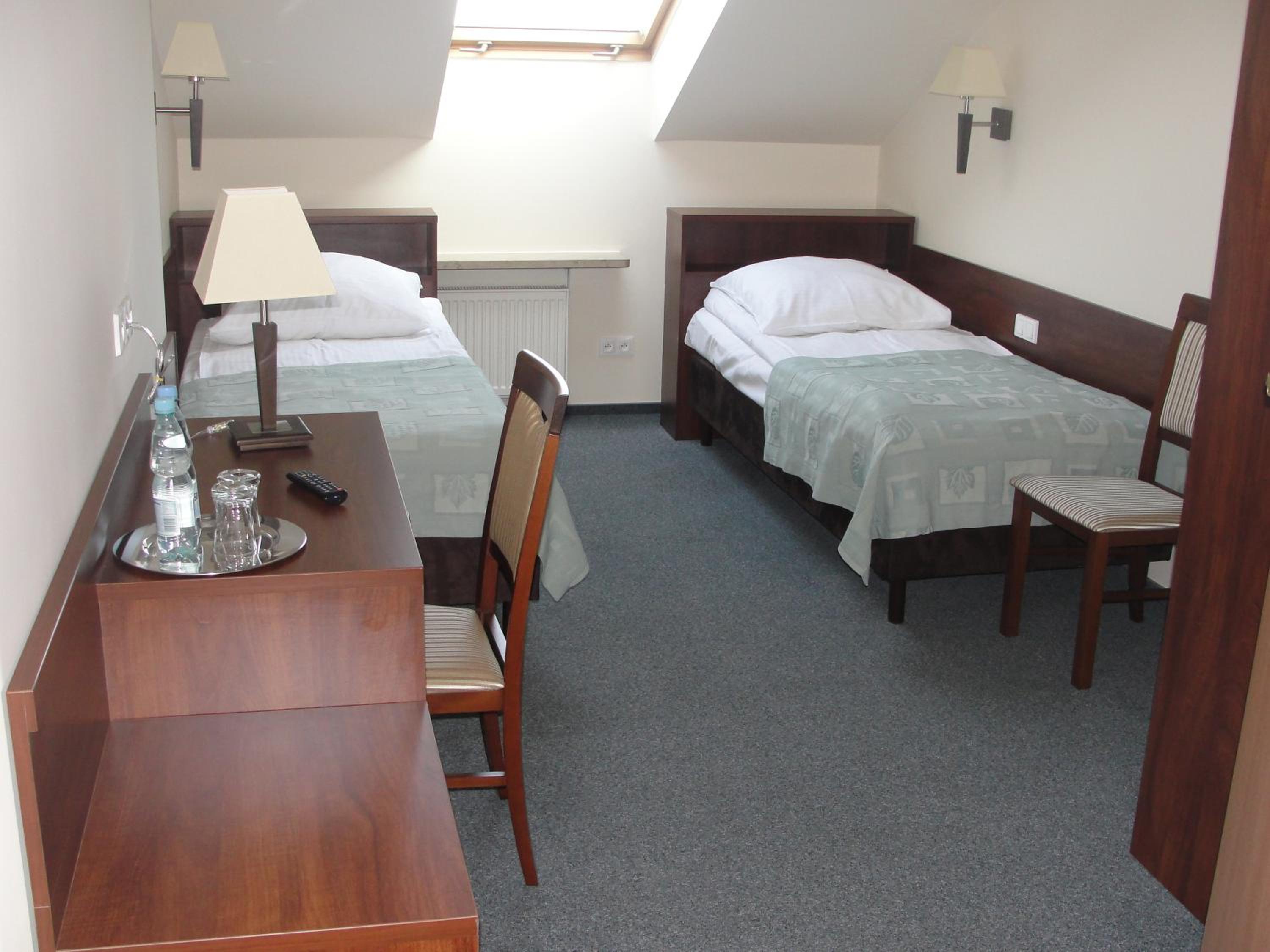 Standard Twin Room - Photo 1