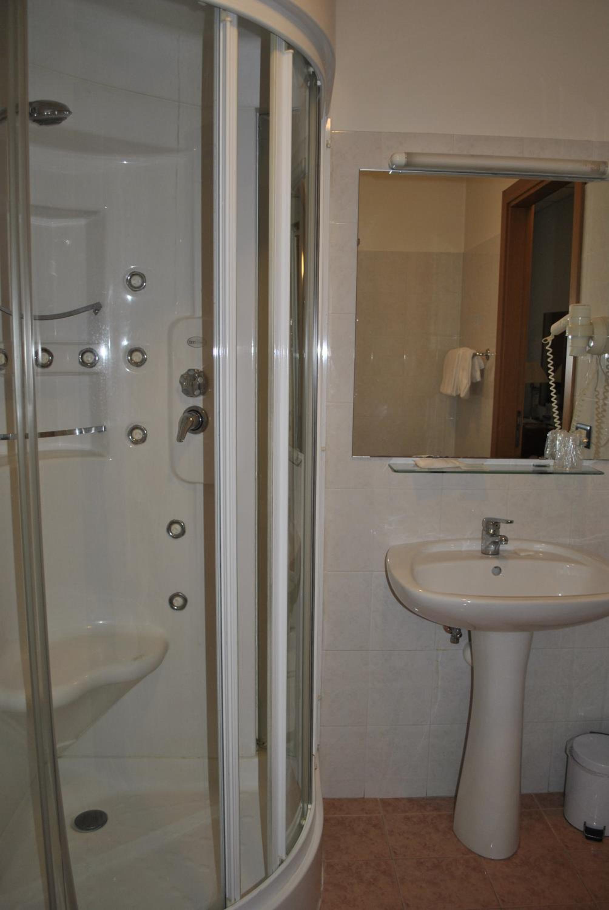 Double Room - Photo 22