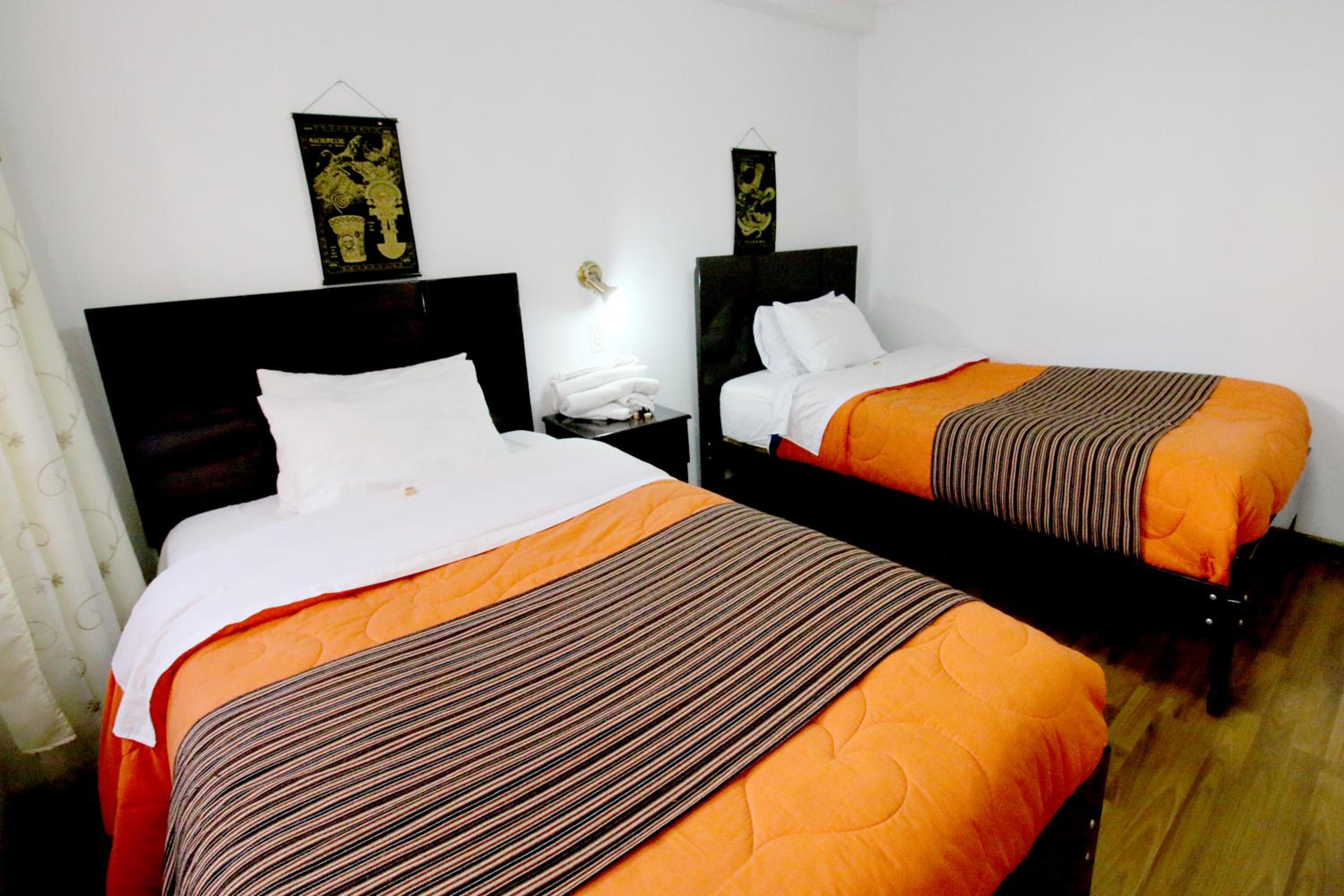 Twin Room with Bathroom - Photo 8